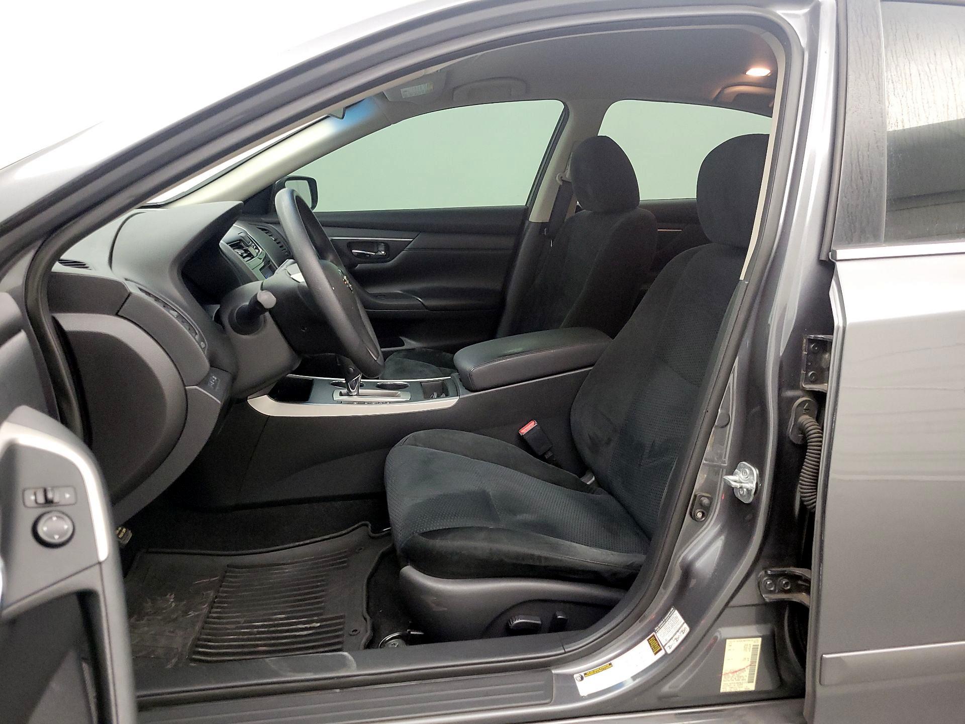 Thumbnail: 2015 Nissan Altima - 11