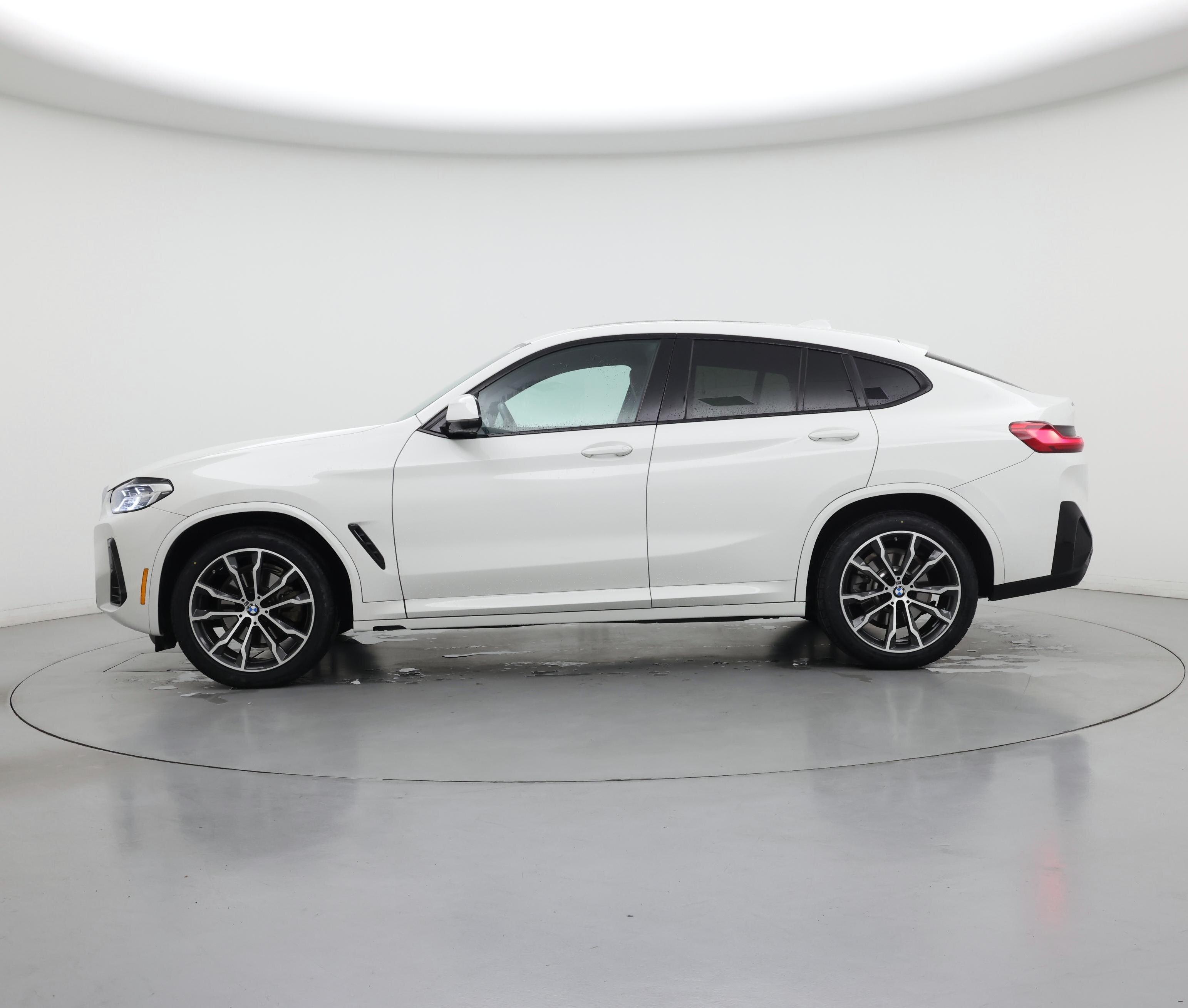 Thumbnail: 2023 BMW X4 - 3
