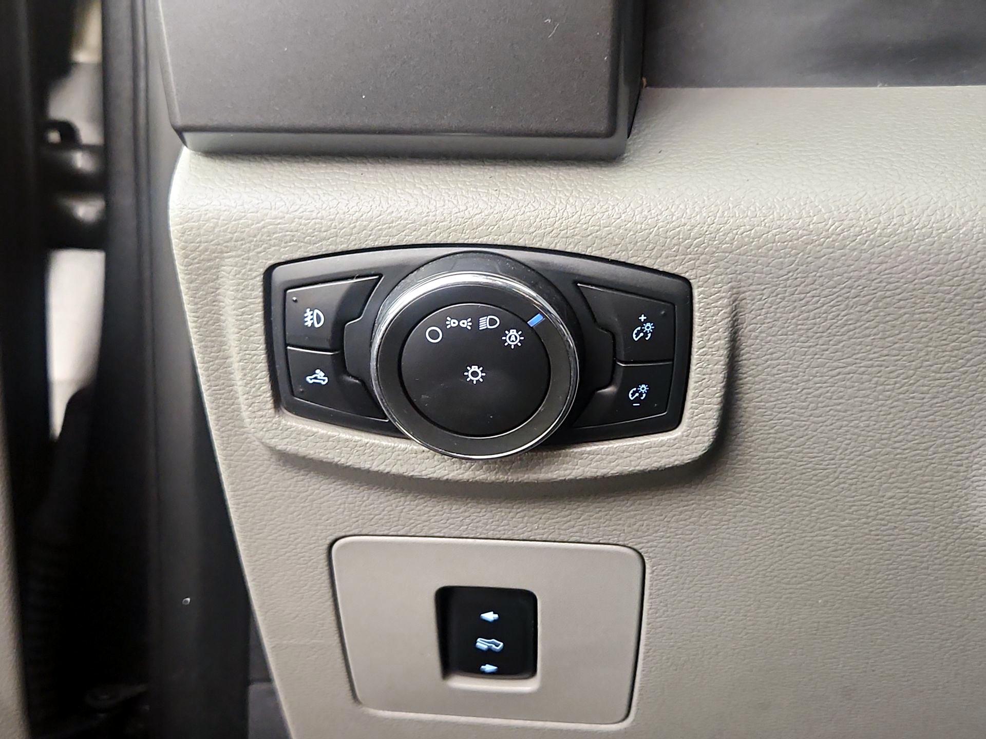 Thumbnail: 2016 Ford F-150 - 13