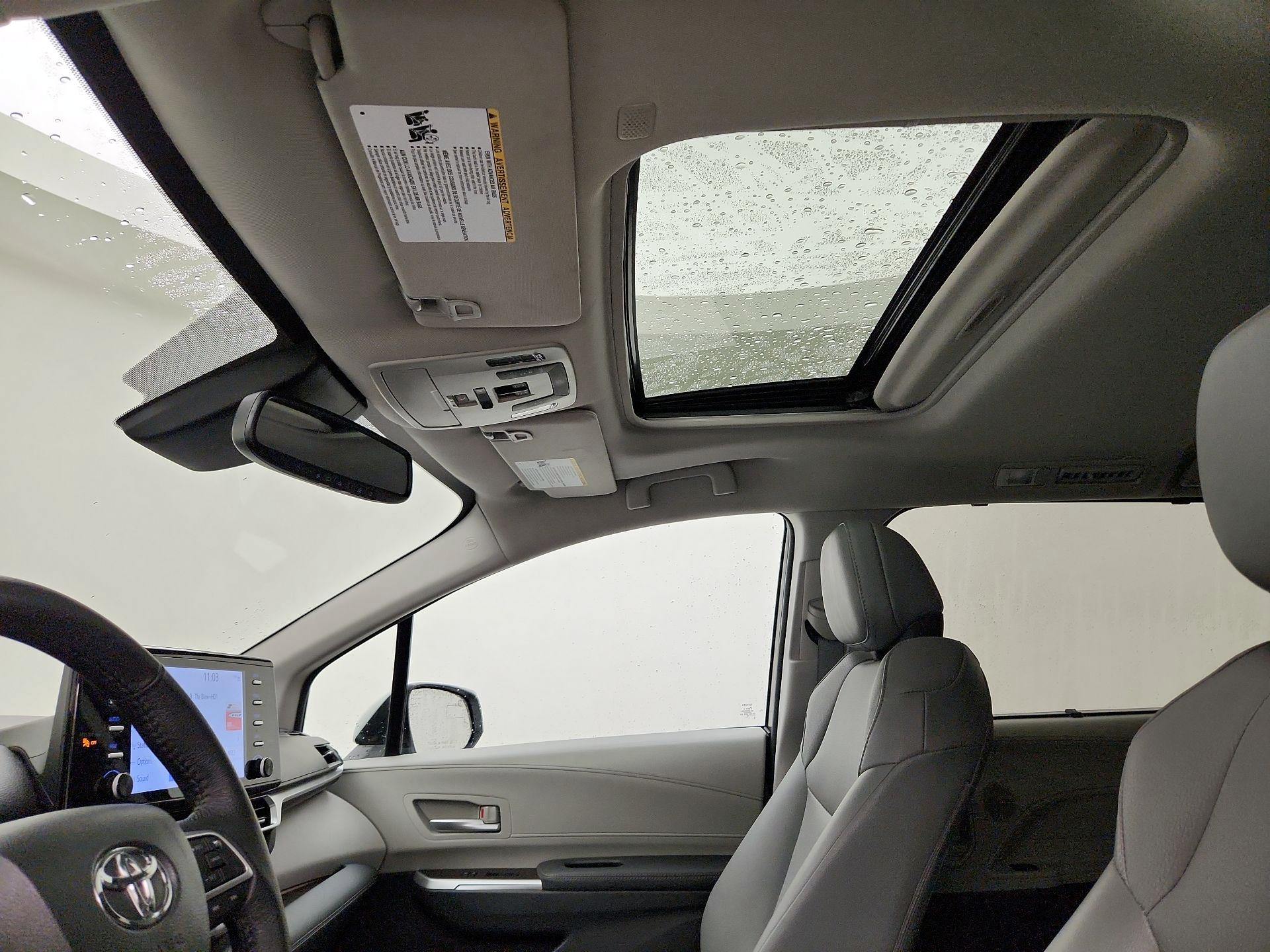 Thumbnail: 2022 Toyota Sienna - 19