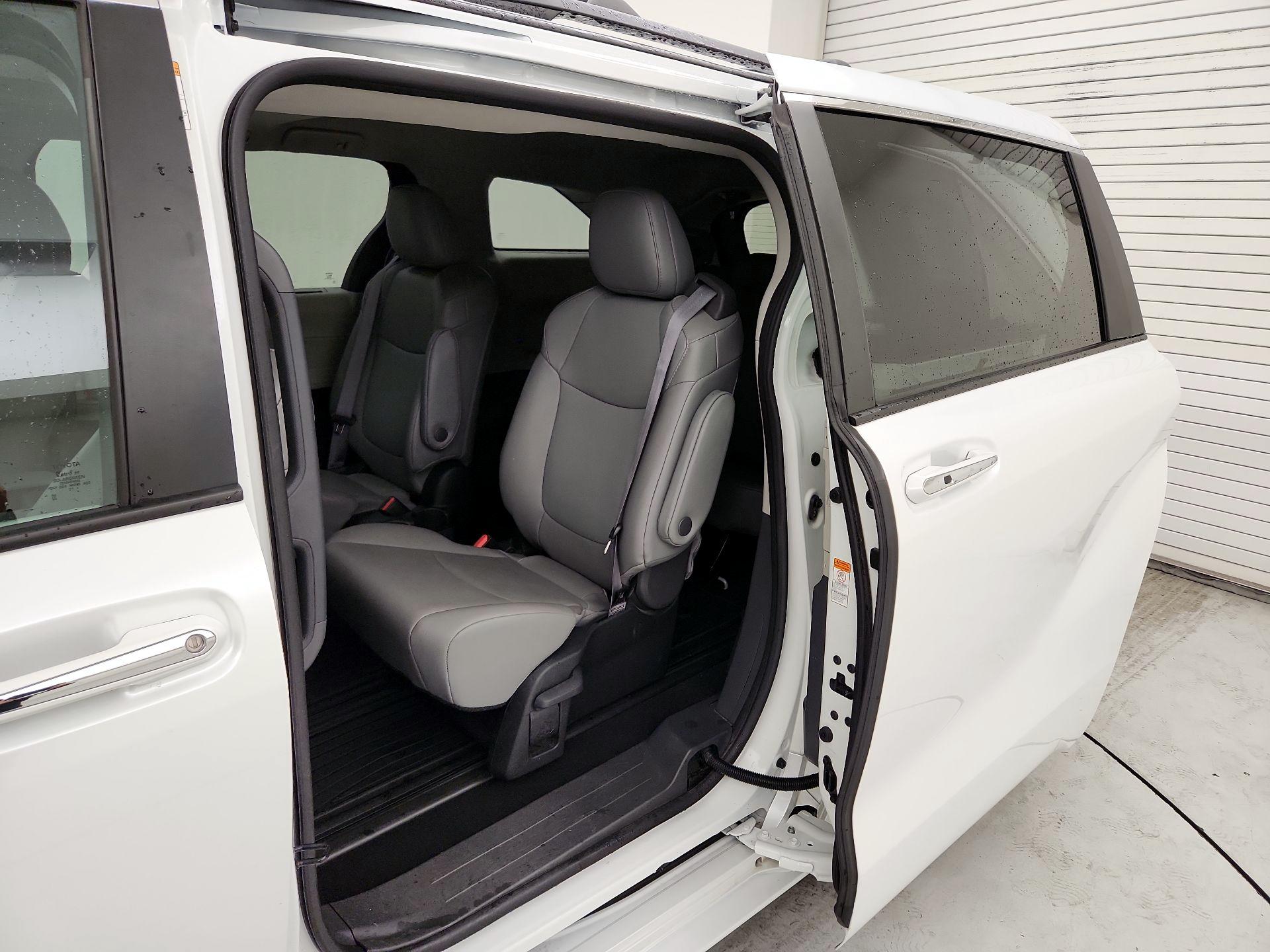 Thumbnail: 2022 Toyota Sienna - 20