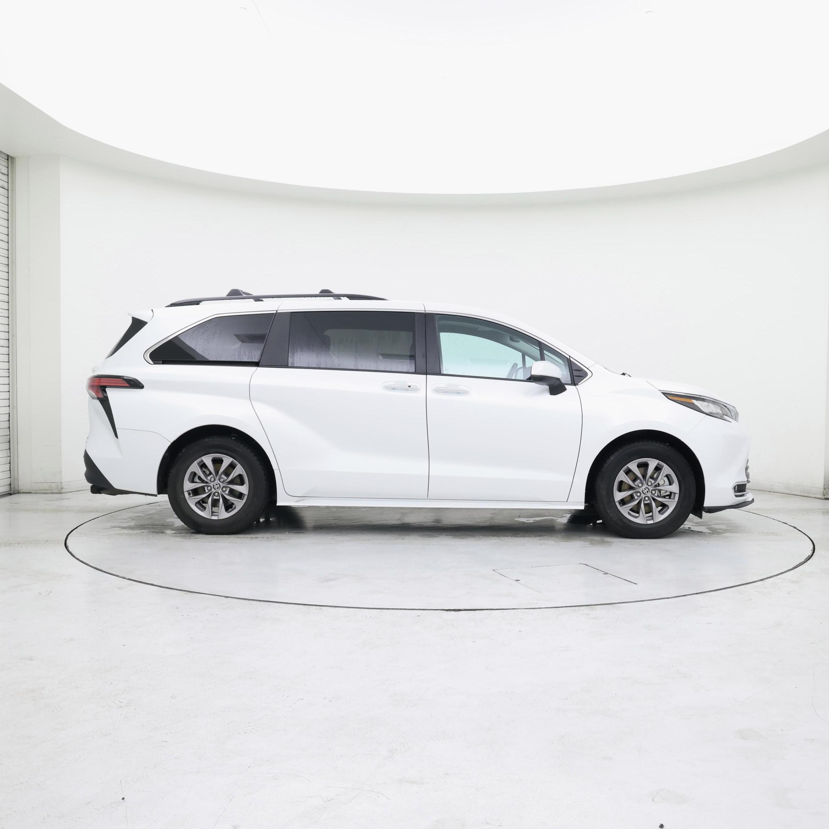 Thumbnail: 2022 Toyota Sienna - 7