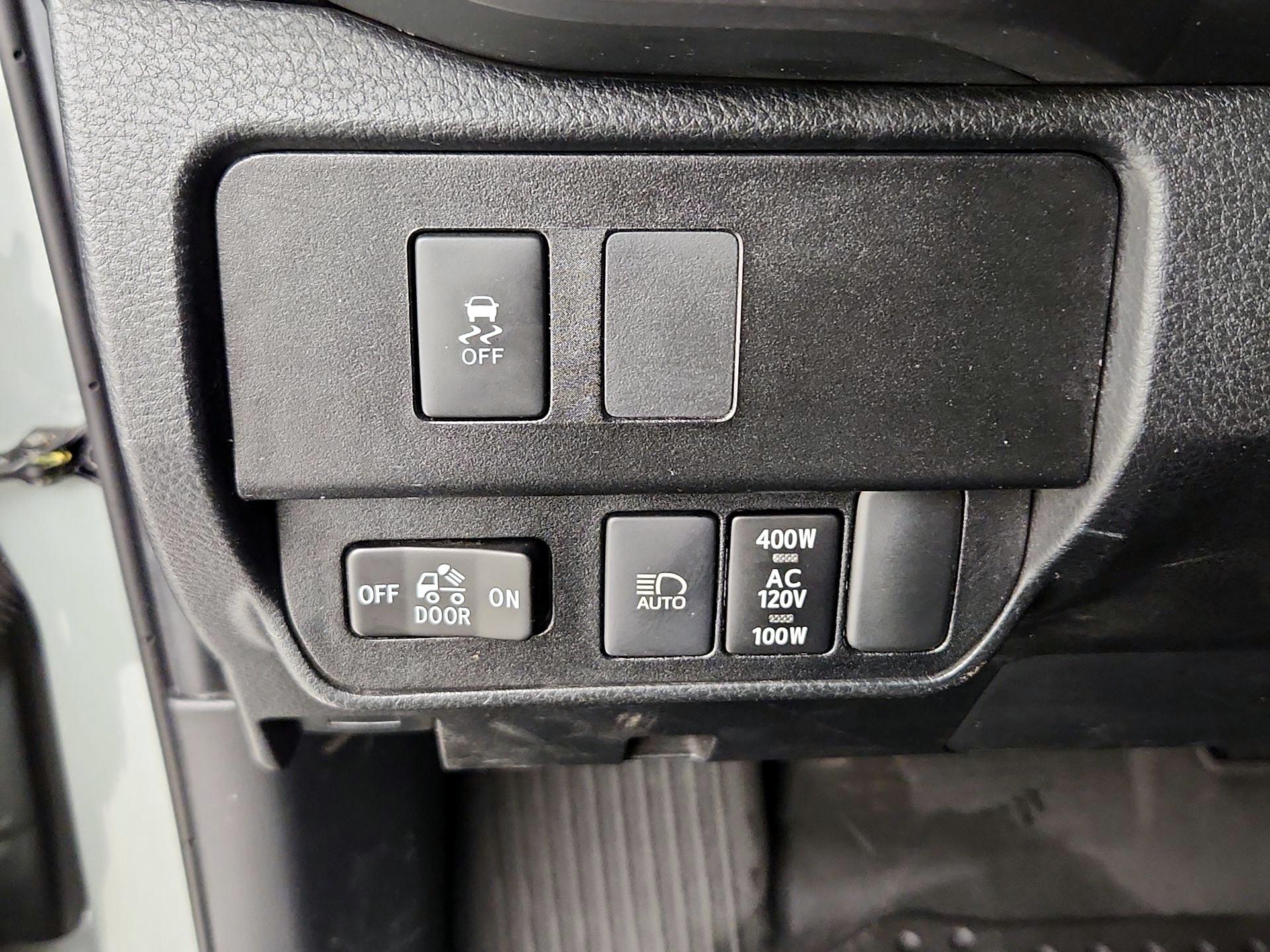 Thumbnail: 2022 Toyota Tacoma - 13