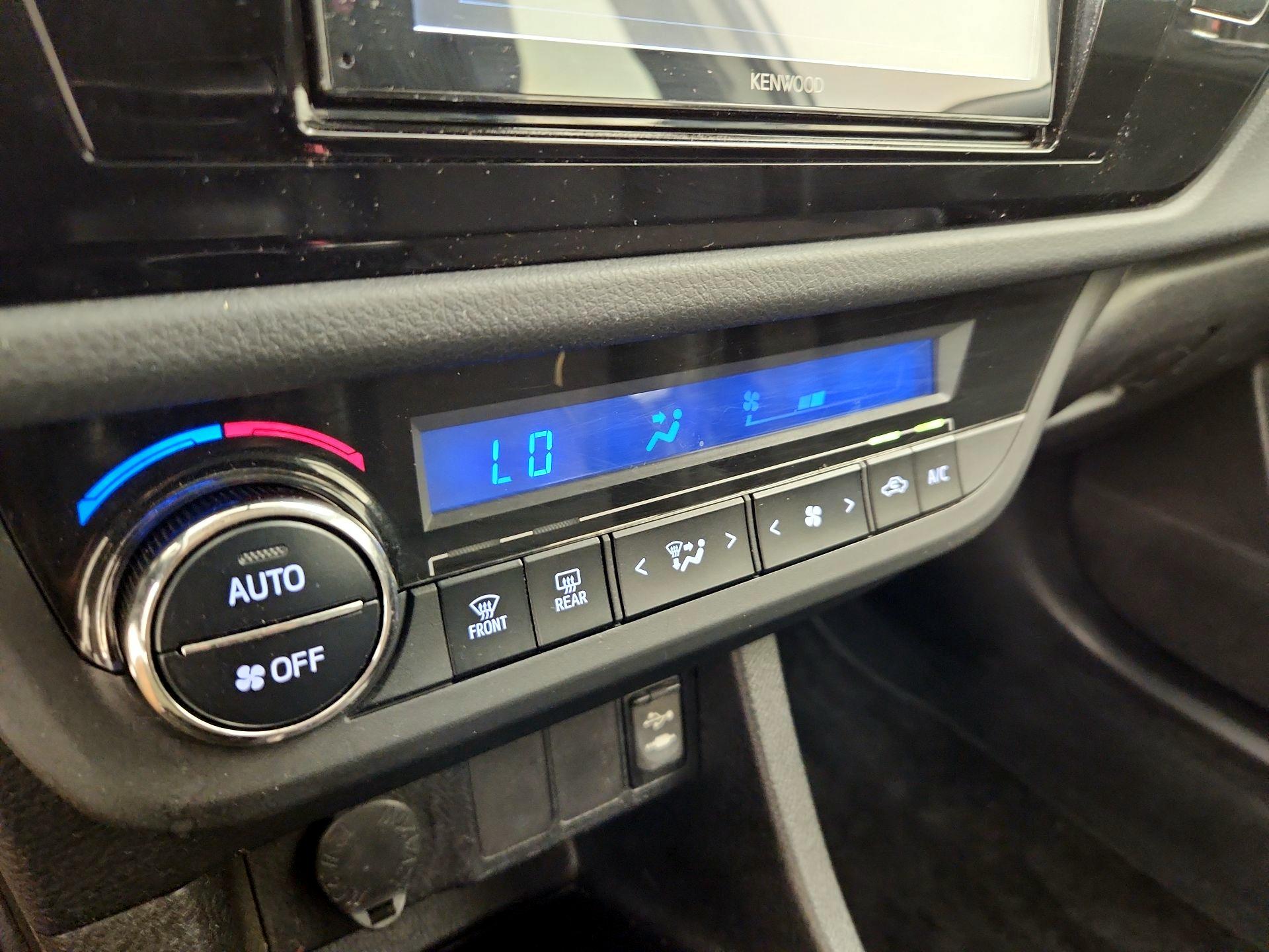 Thumbnail: 2014 Toyota Corolla - 16