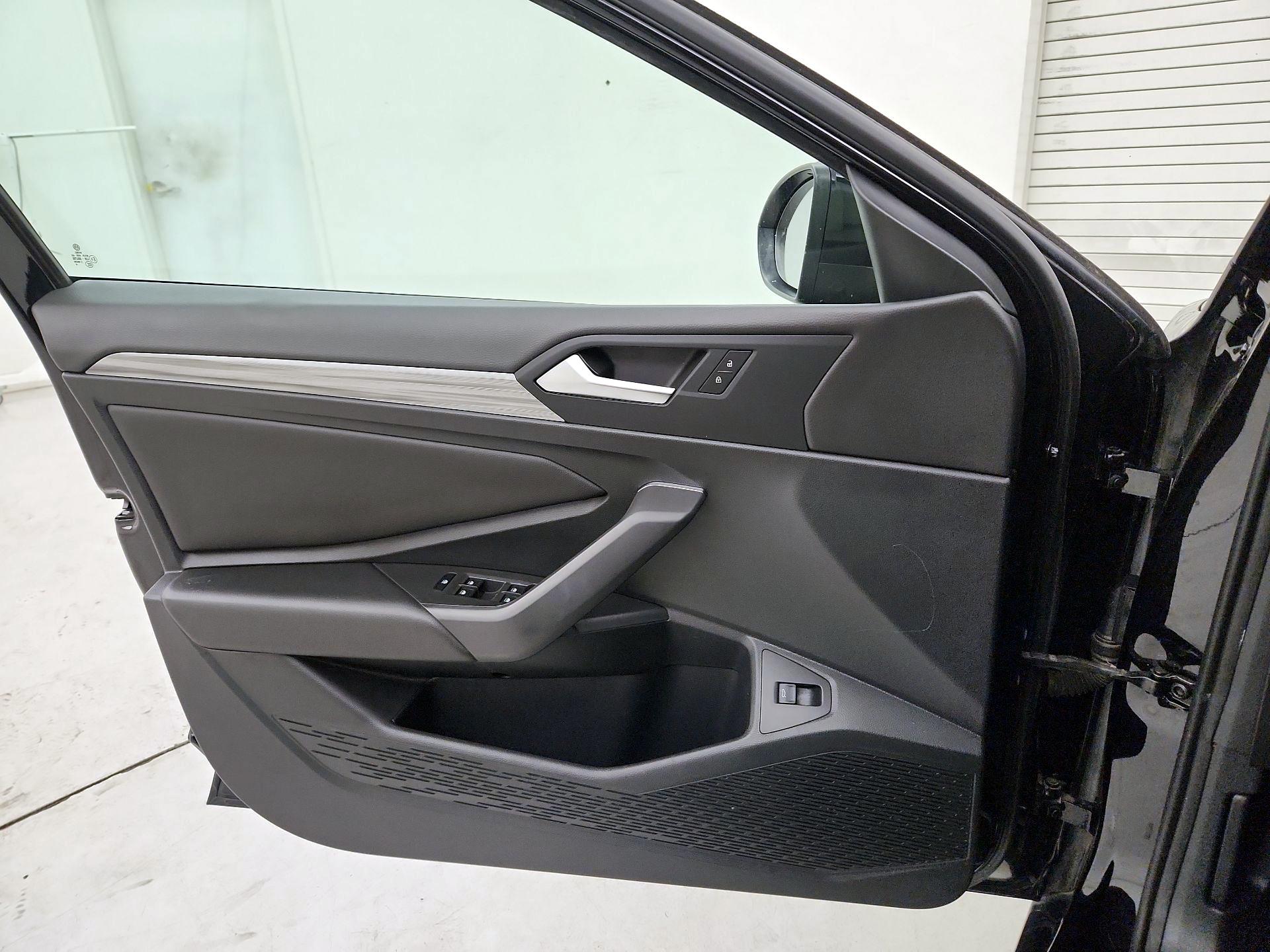 Thumbnail: 2020 Volkswagen Jetta - 12