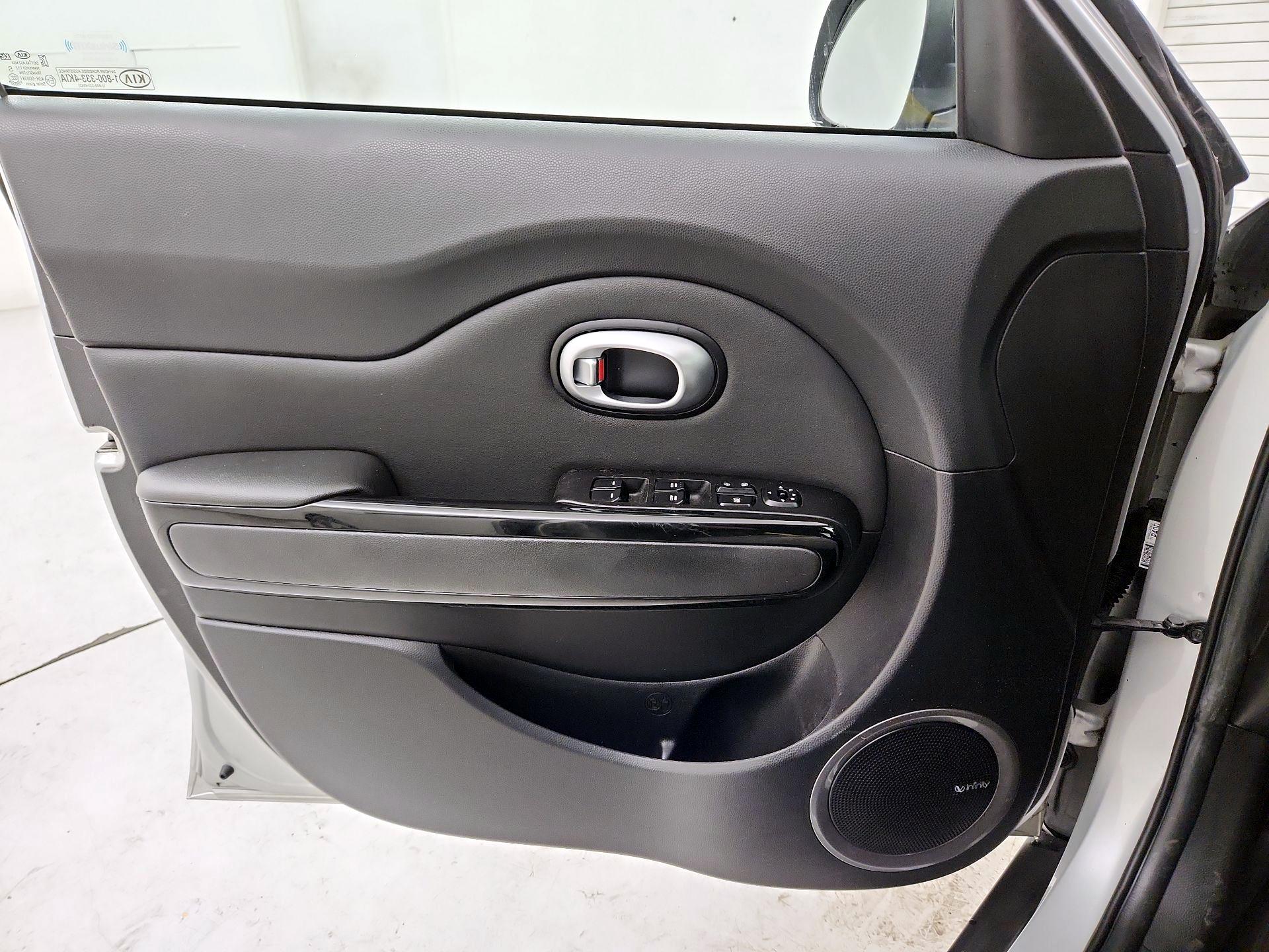 Thumbnail: 2015 Kia Soul - 12