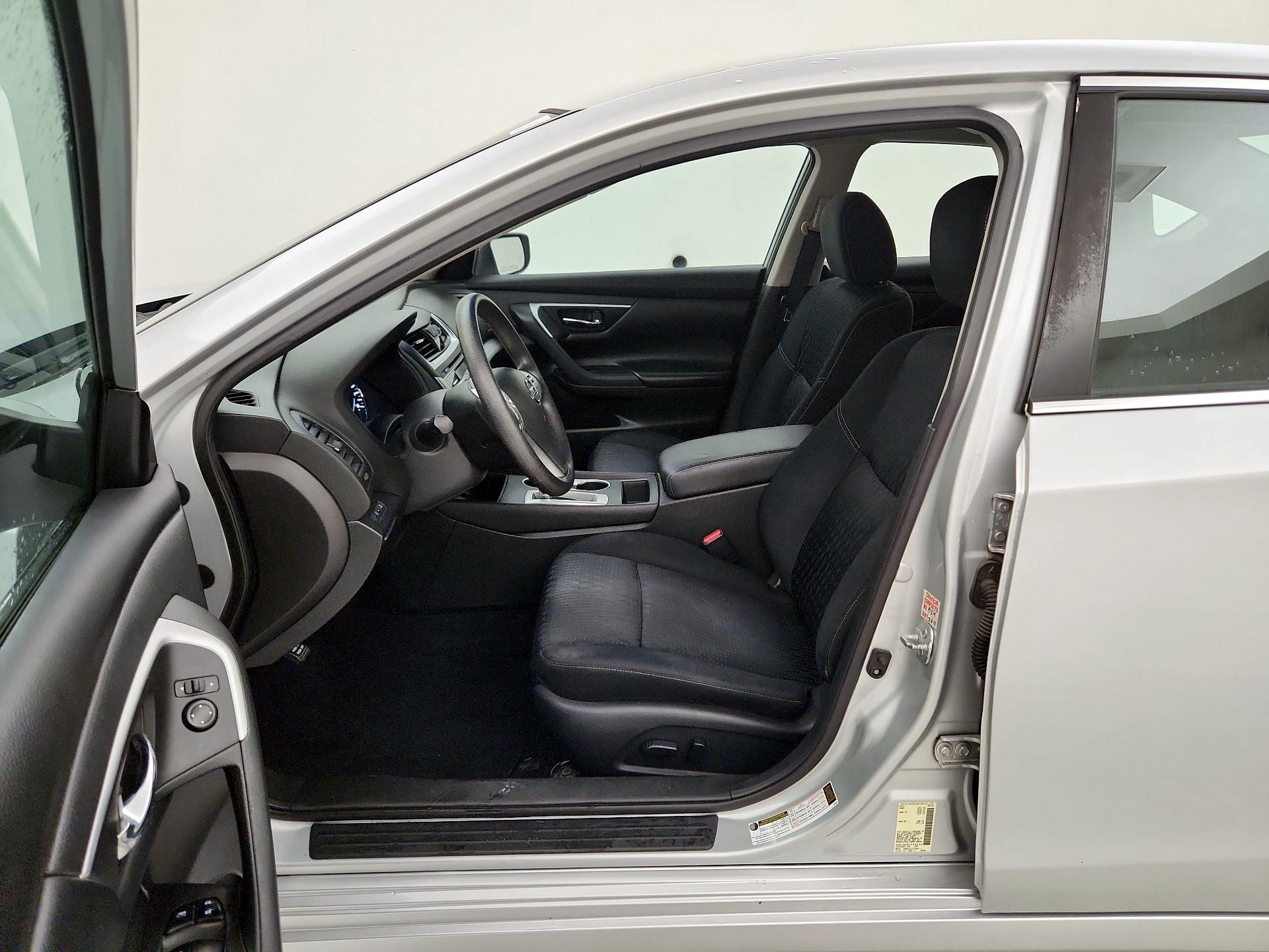 Thumbnail: 2016 Nissan Altima - 11