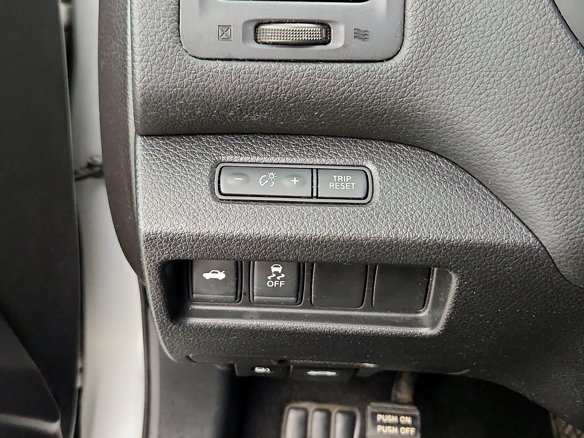 Thumbnail: 2016 Nissan Altima - 13