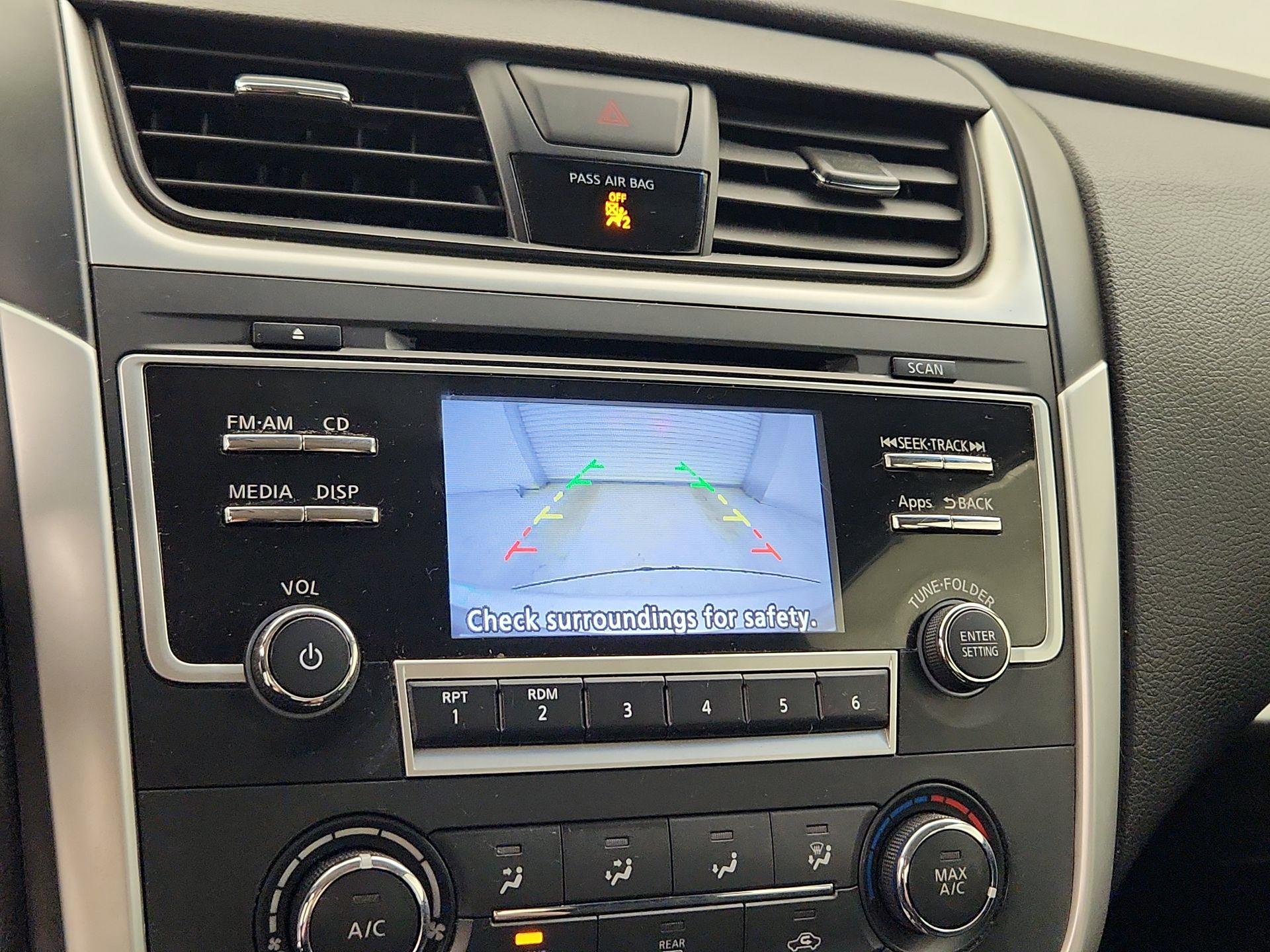 Thumbnail: 2016 Nissan Altima - 14