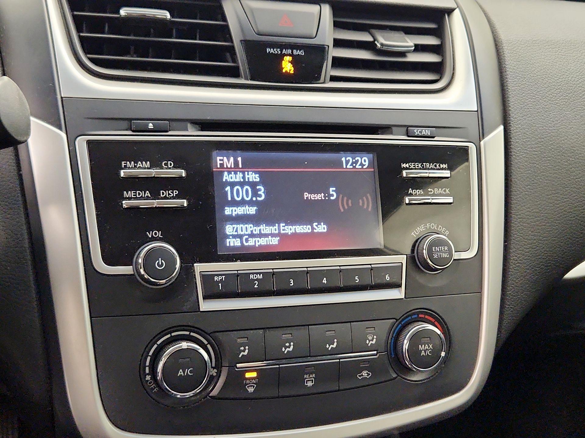 Thumbnail: 2016 Nissan Altima - 15