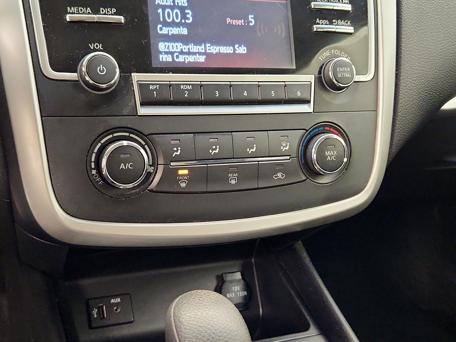 Thumbnail: 2016 Nissan Altima - 16