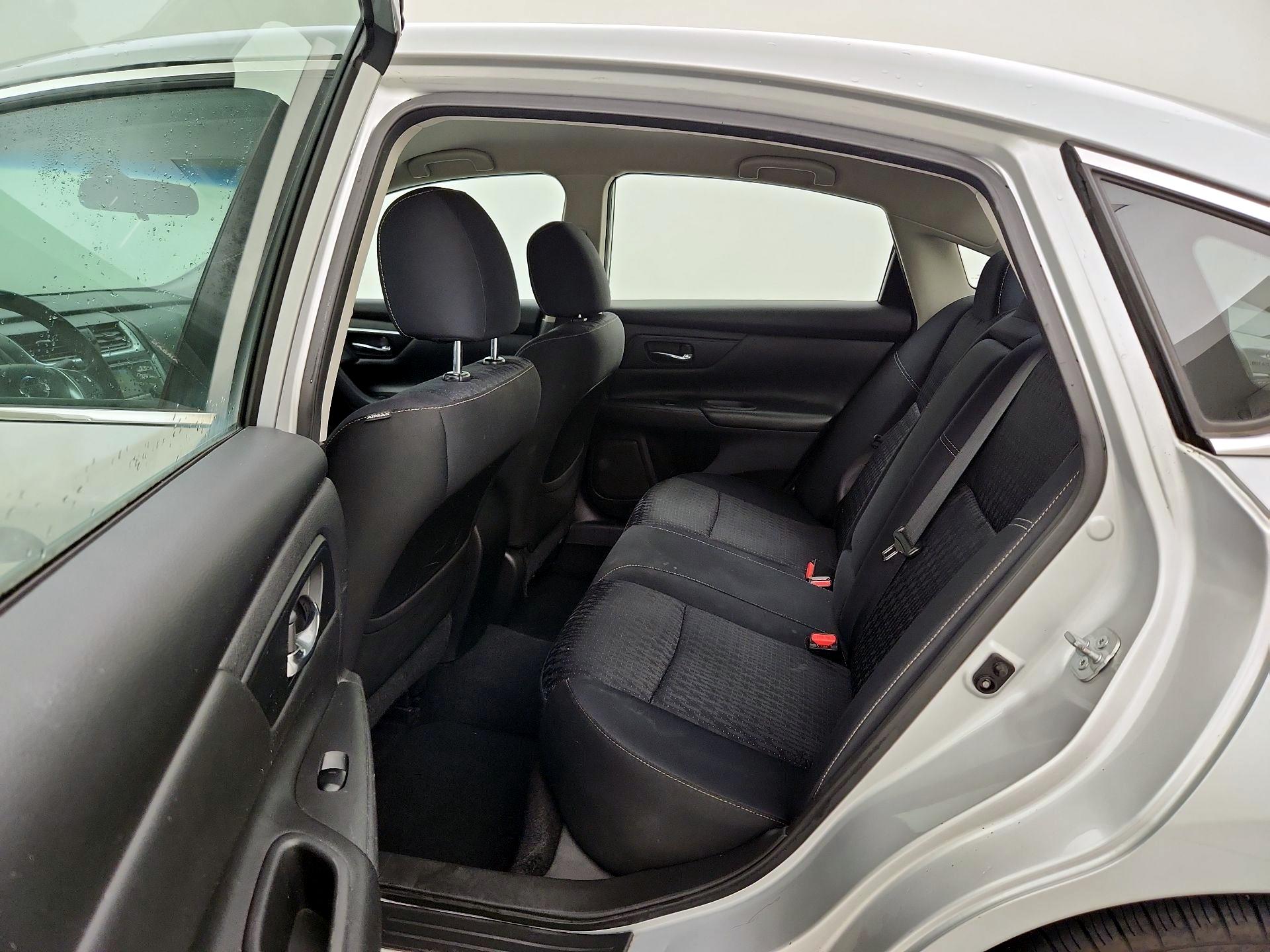 Thumbnail: 2016 Nissan Altima - 19