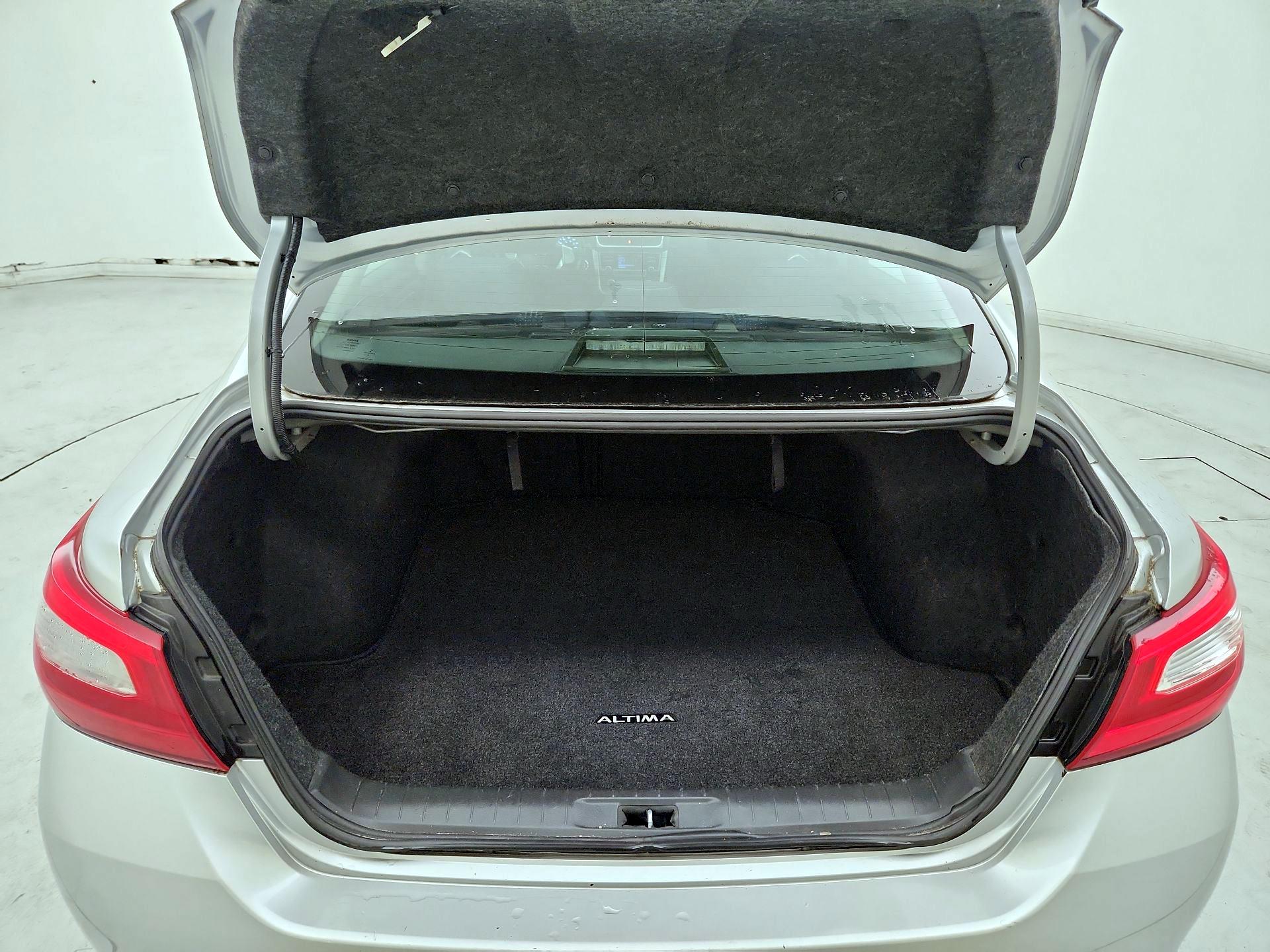 Thumbnail: 2016 Nissan Altima - 20