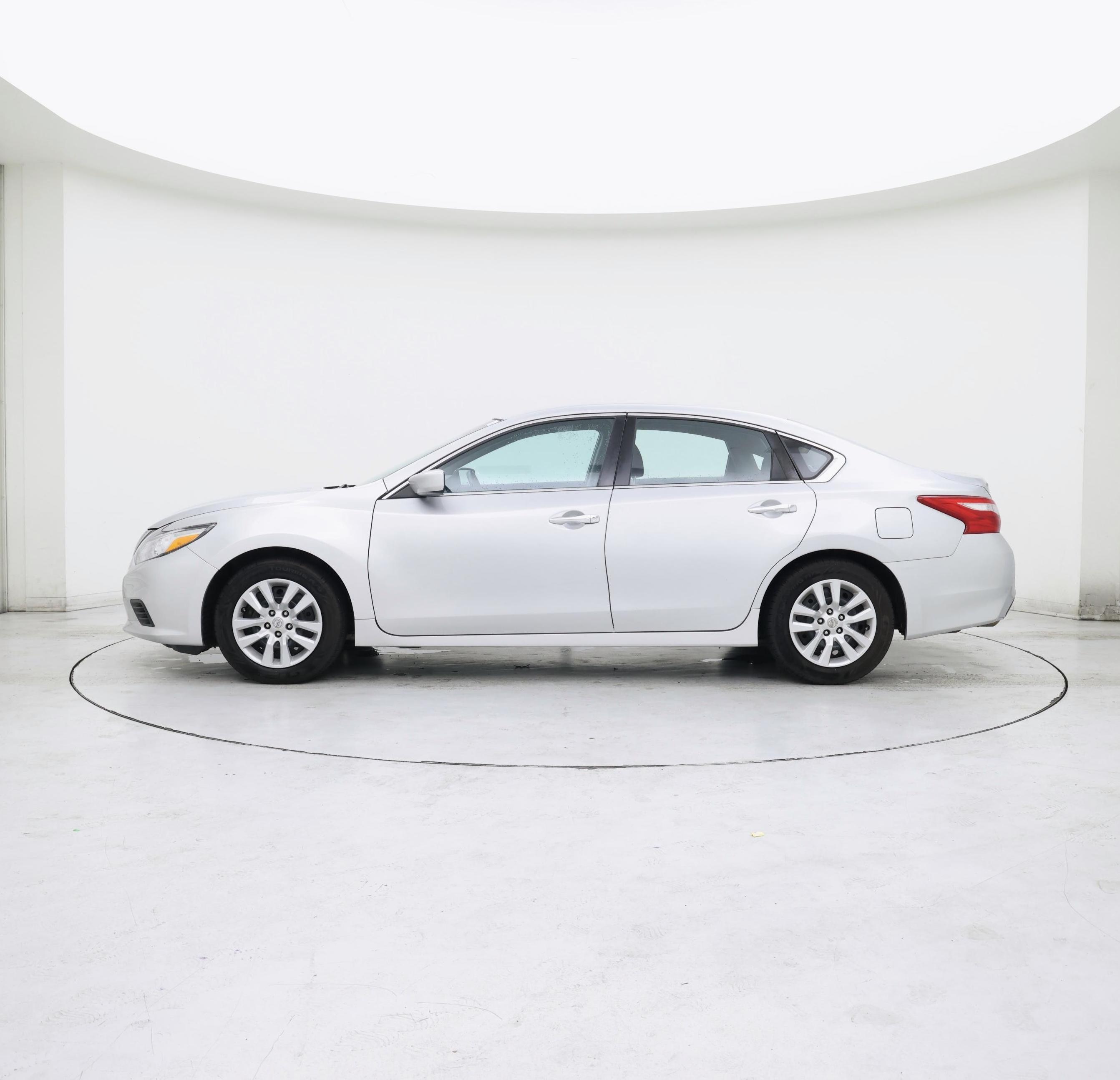 Thumbnail: 2016 Nissan Altima - 3