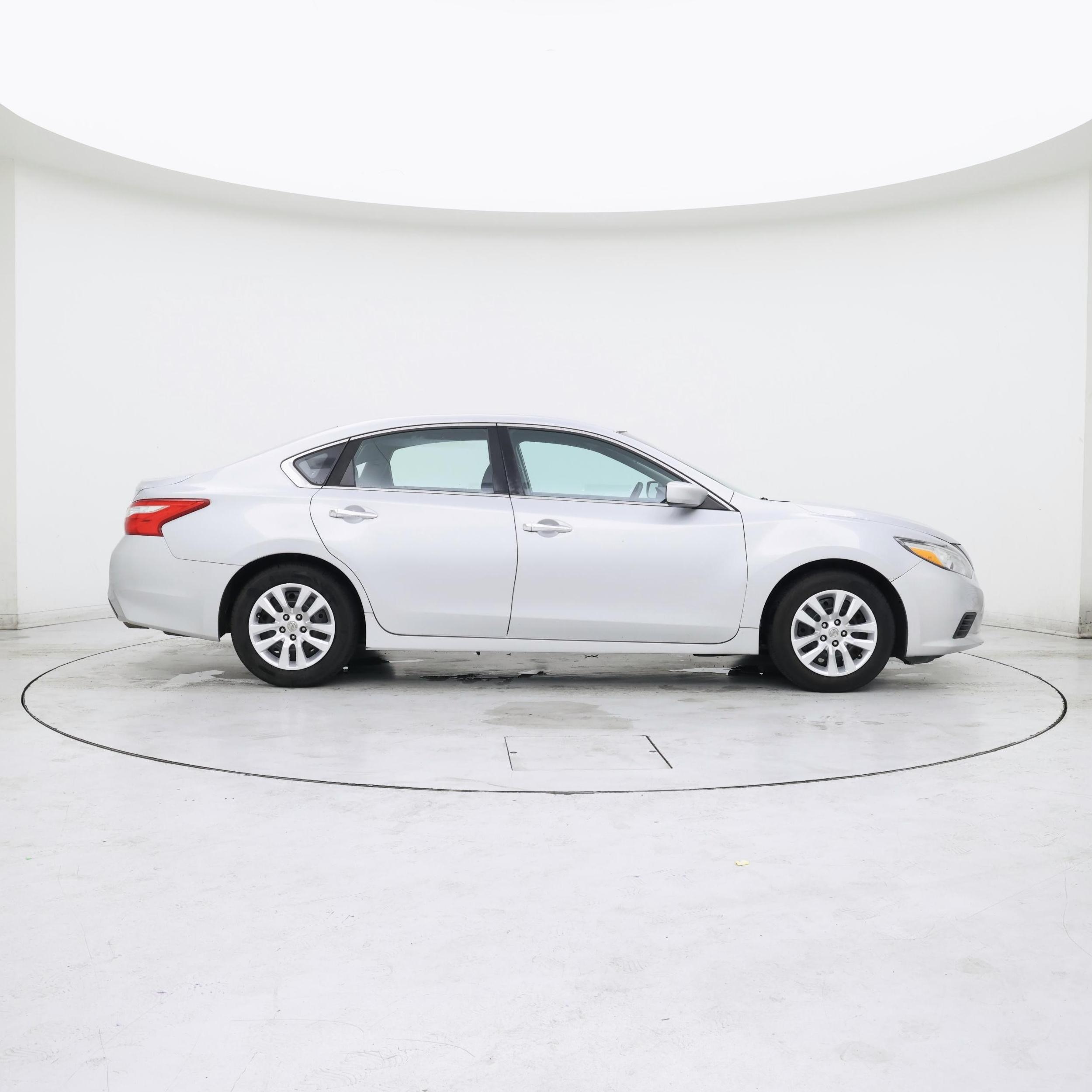 Thumbnail: 2016 Nissan Altima - 7