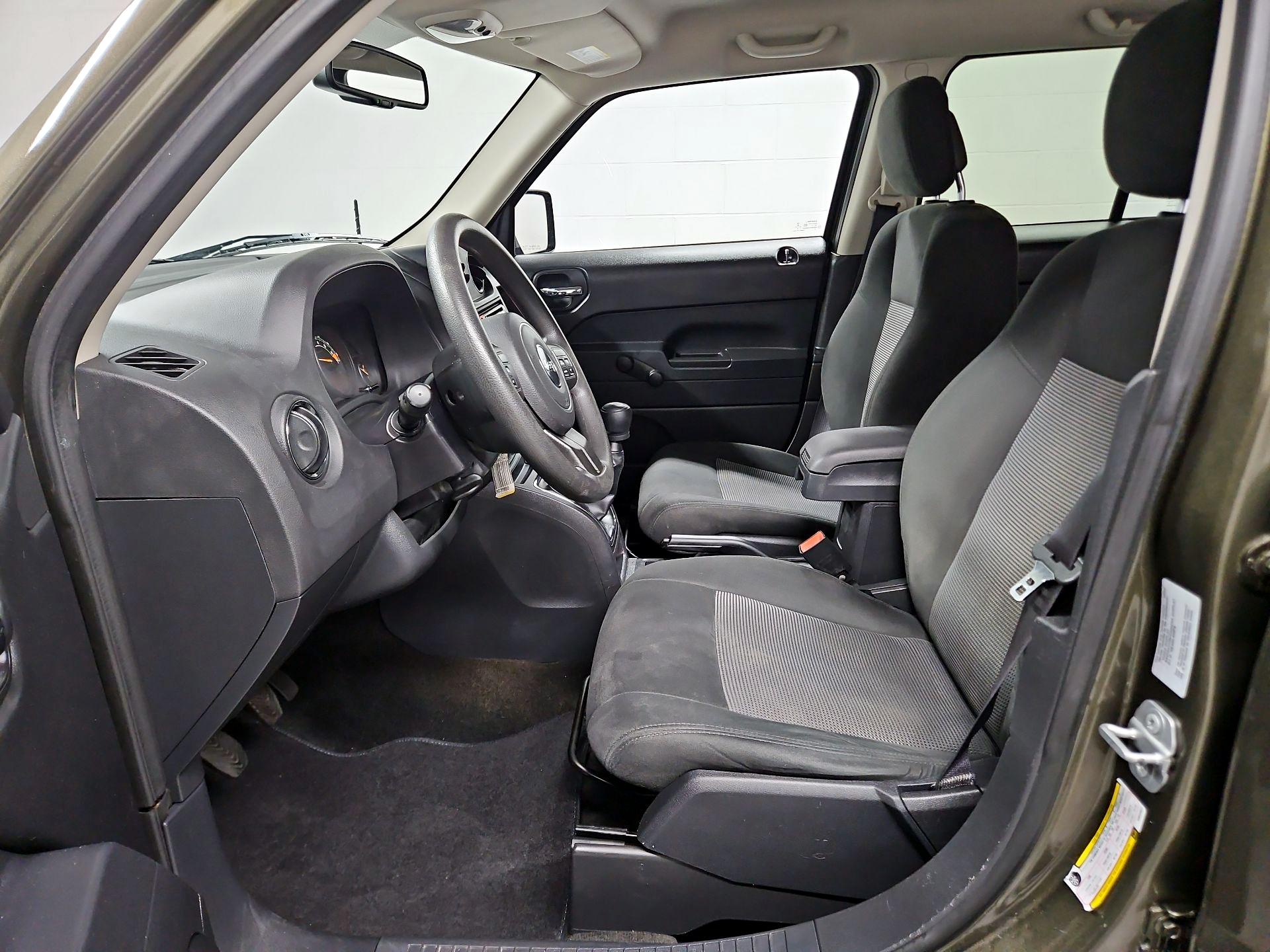 Thumbnail: 2016 Jeep Patriot - 11