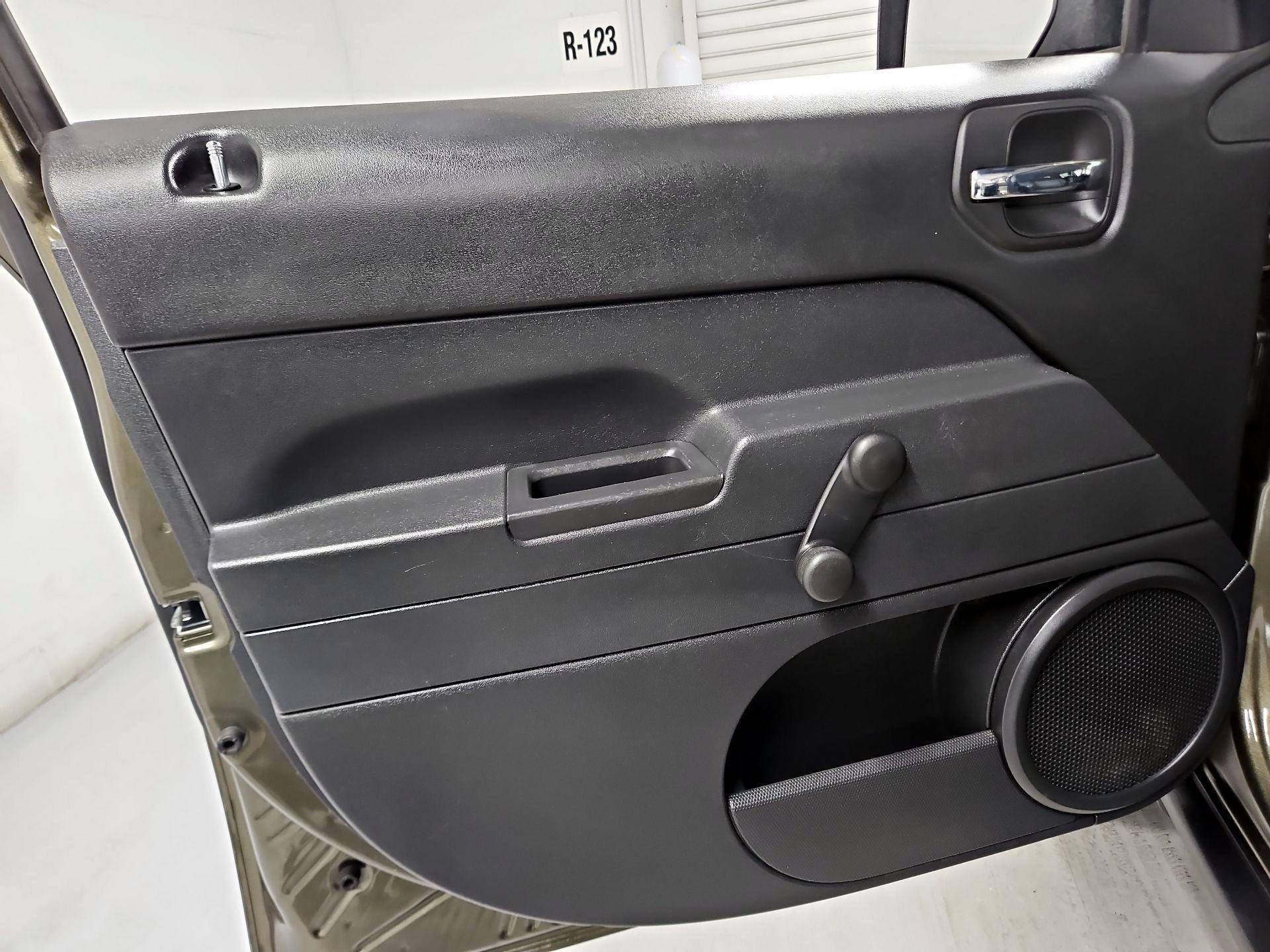 Thumbnail: 2016 Jeep Patriot - 12