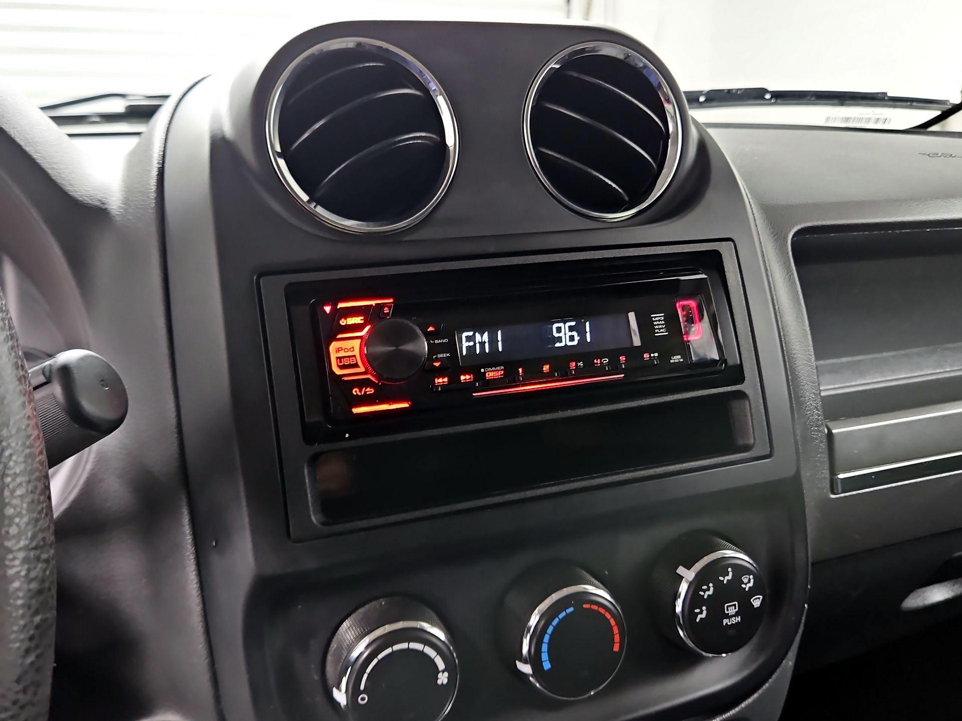 Thumbnail: 2016 Jeep Patriot - 13
