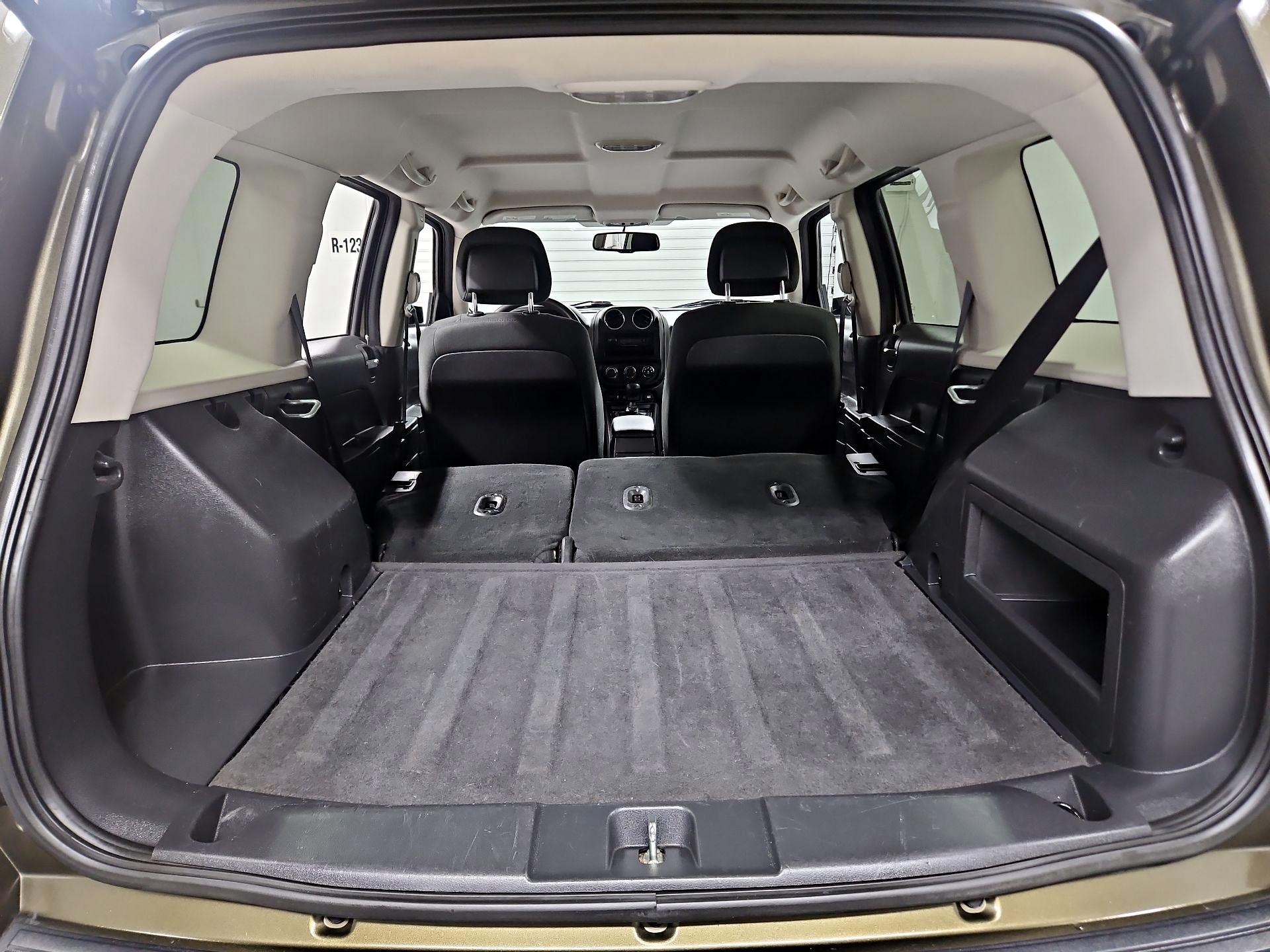 Thumbnail: 2016 Jeep Patriot - 19