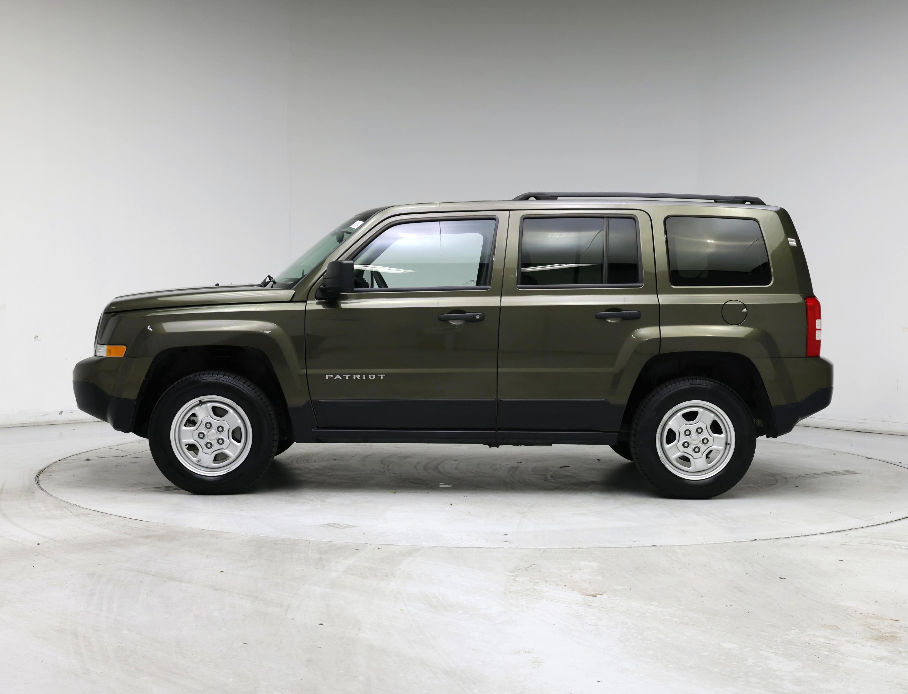Thumbnail: 2016 Jeep Patriot - 3