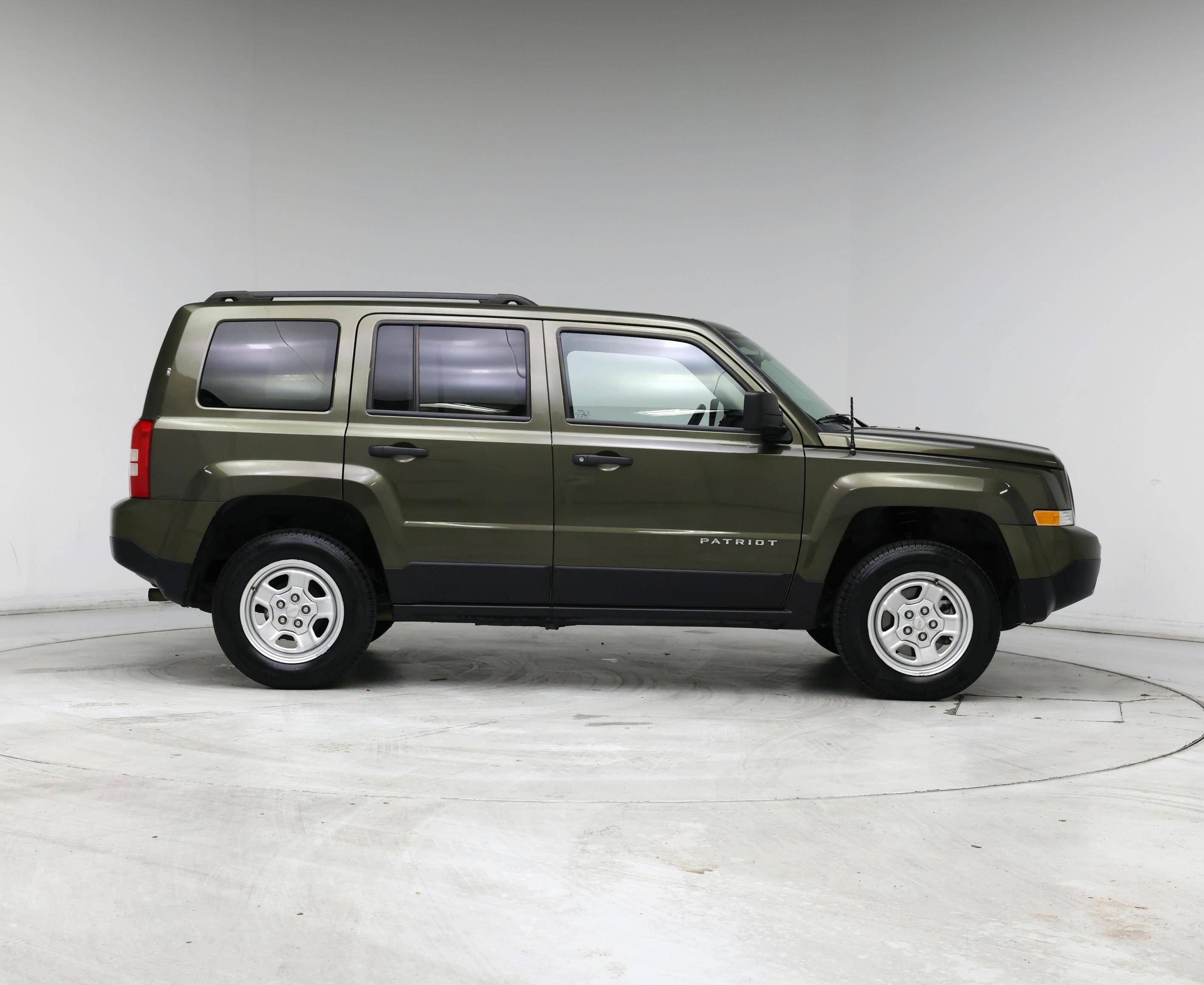 Thumbnail: 2016 Jeep Patriot - 7