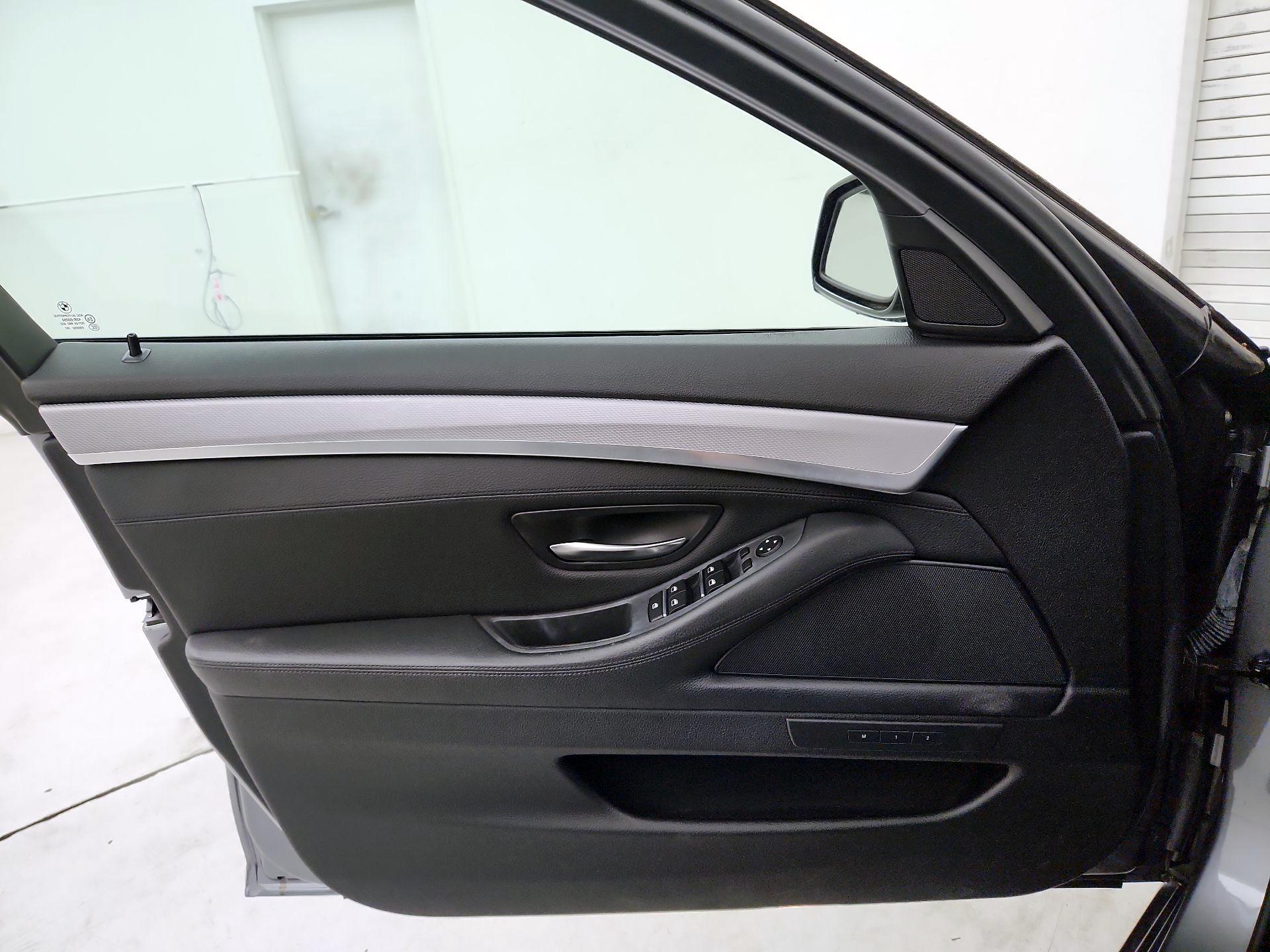 Thumbnail: 2014 BMW 5 Series - 12