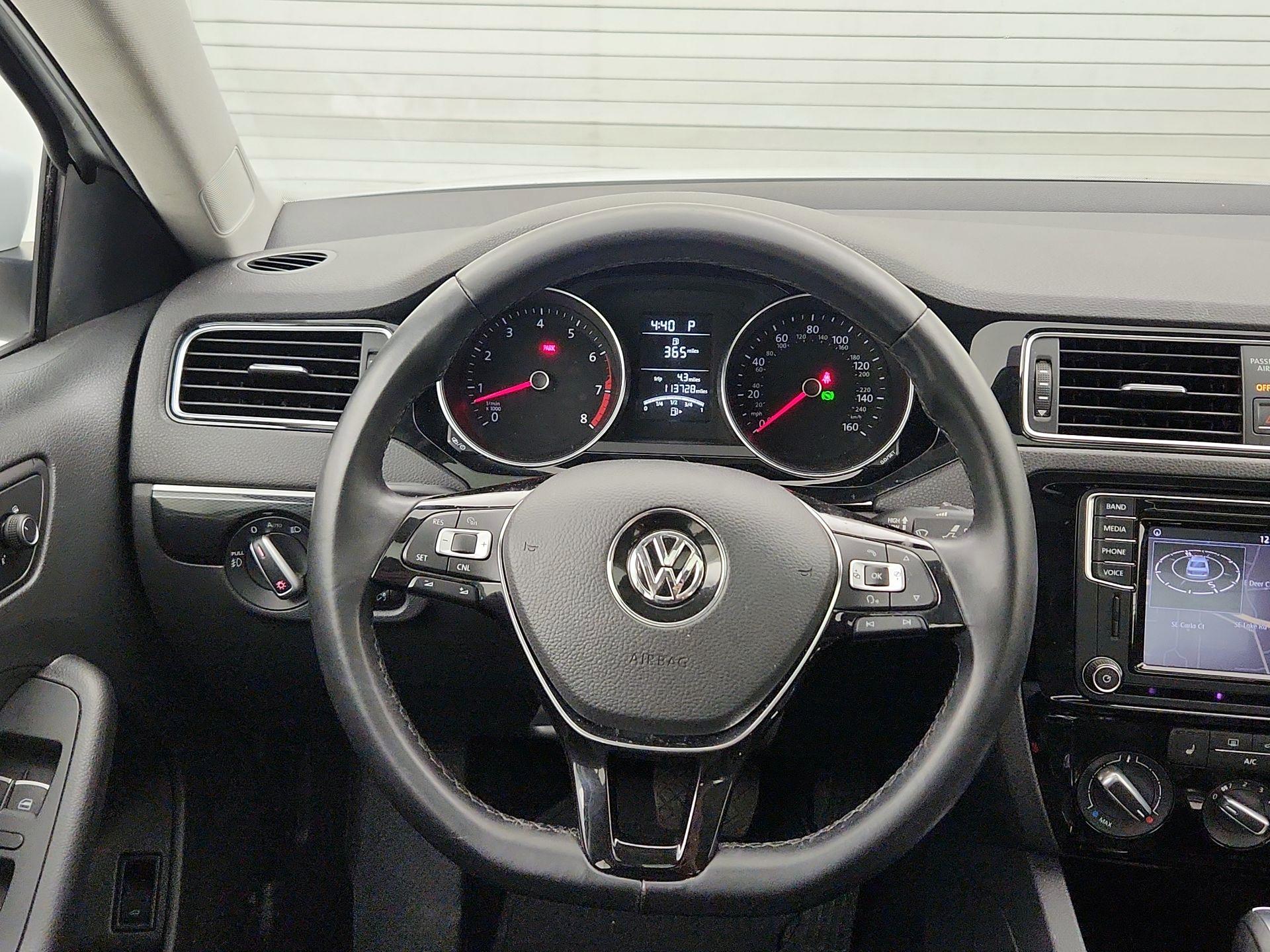Thumbnail: 2016 Volkswagen Jetta - 10