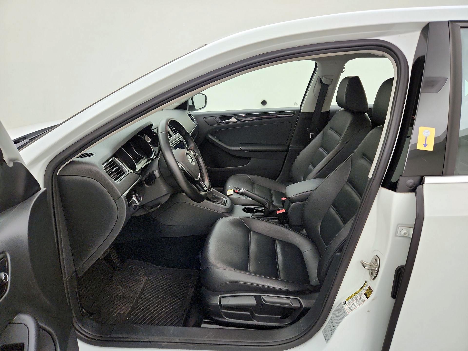 Thumbnail: 2016 Volkswagen Jetta - 11