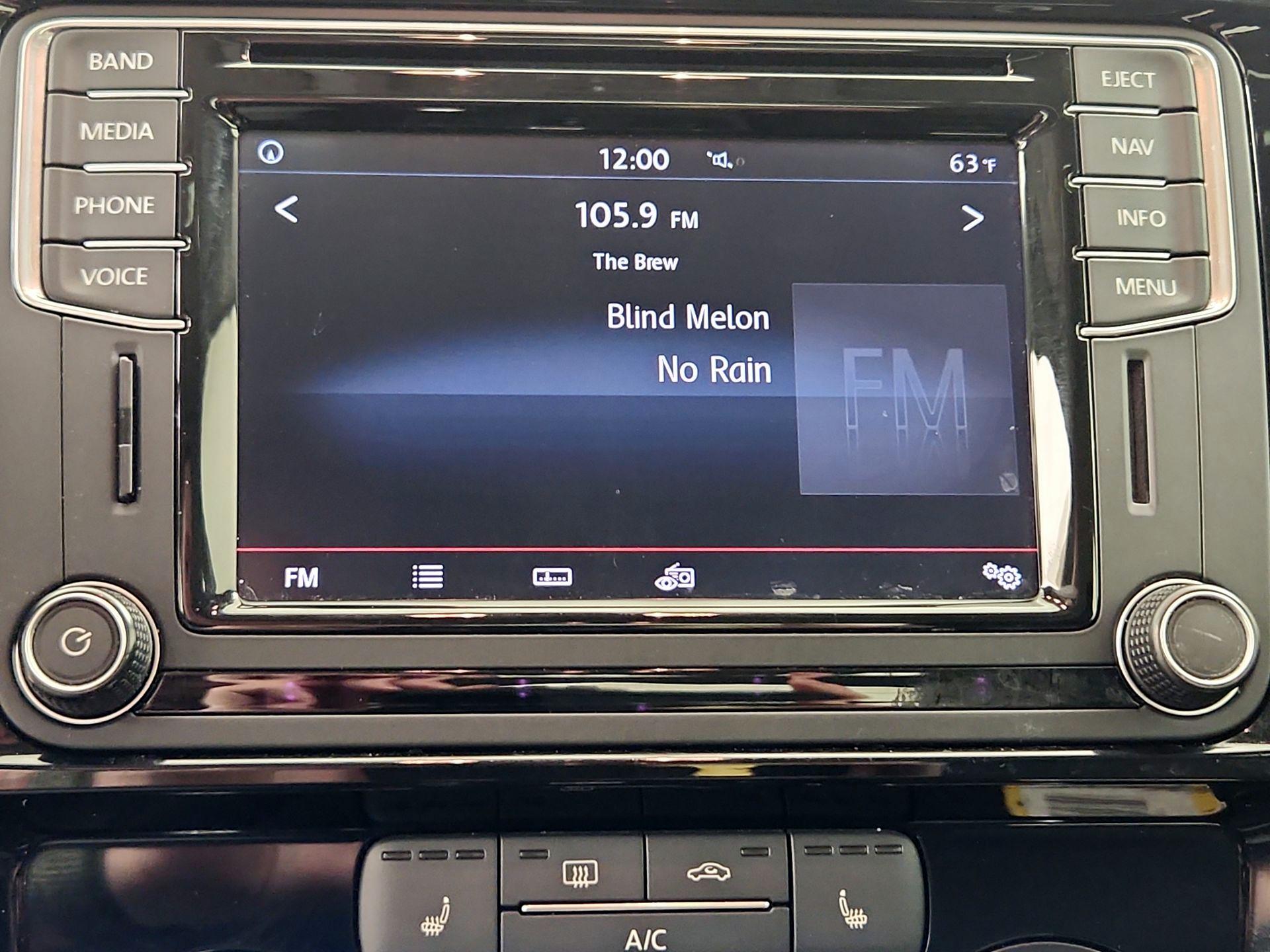 Thumbnail: 2016 Volkswagen Jetta - 16