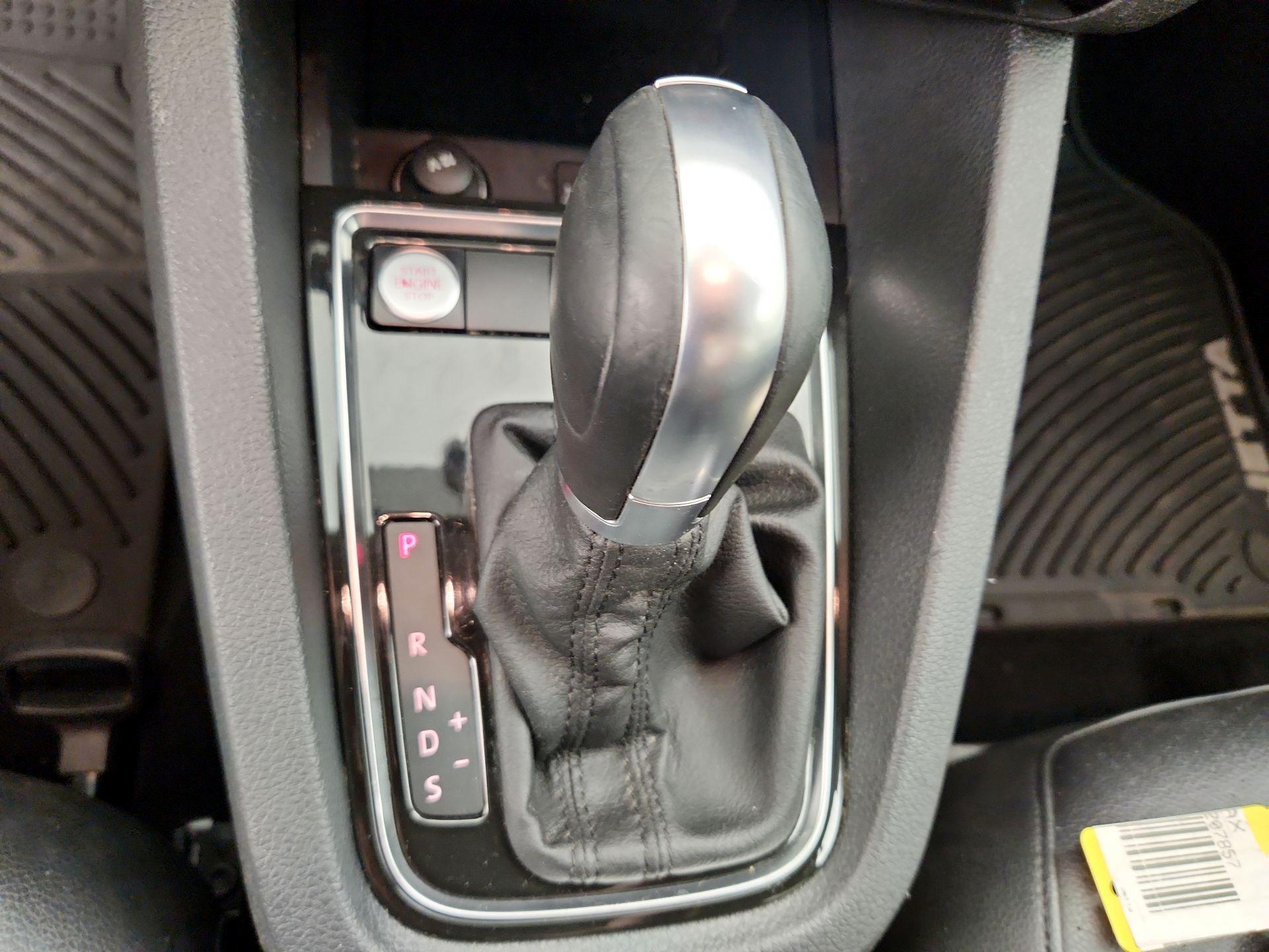 Thumbnail: 2016 Volkswagen Jetta - 18