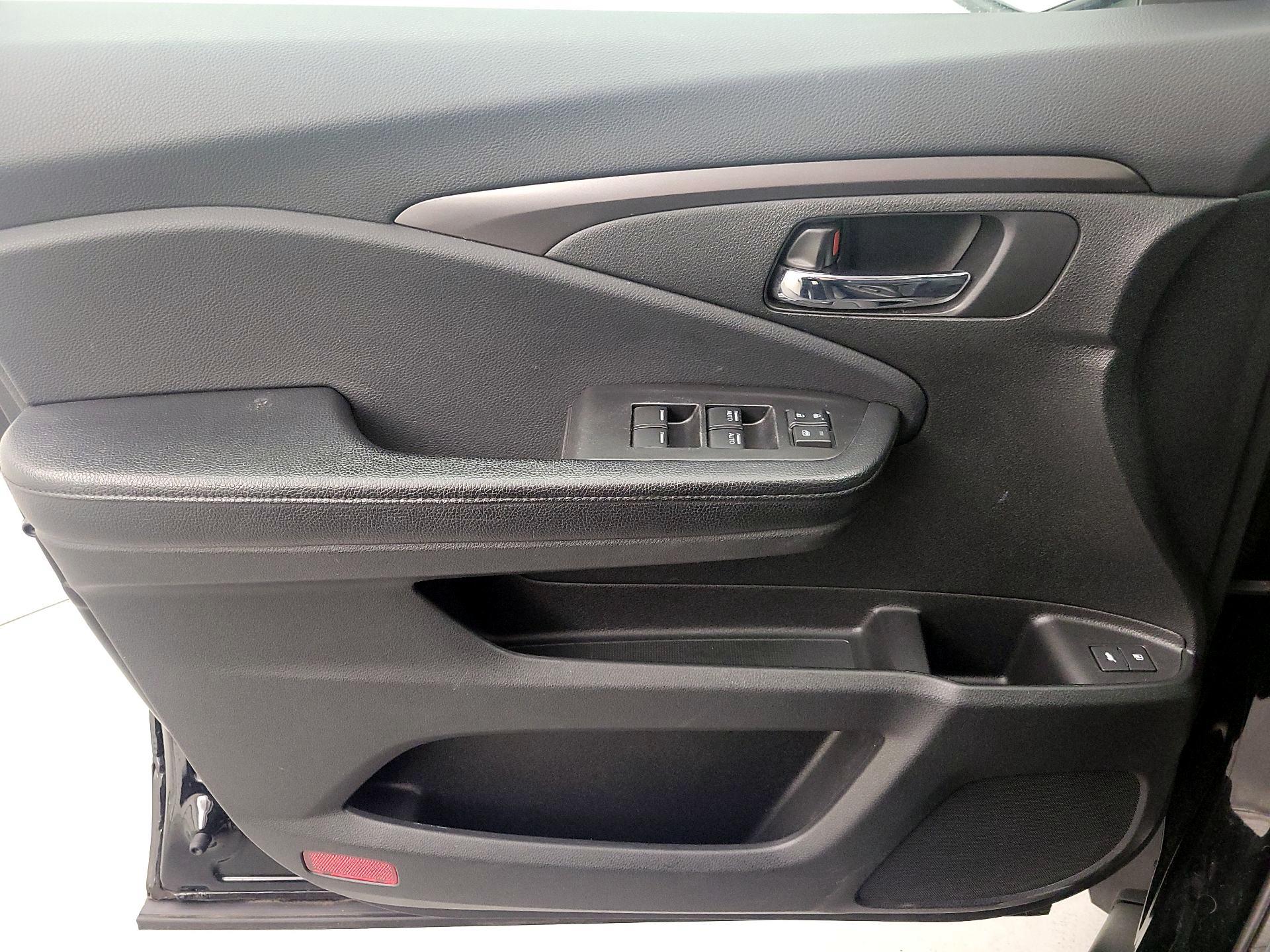 Thumbnail: 2018 Honda Pilot - 12