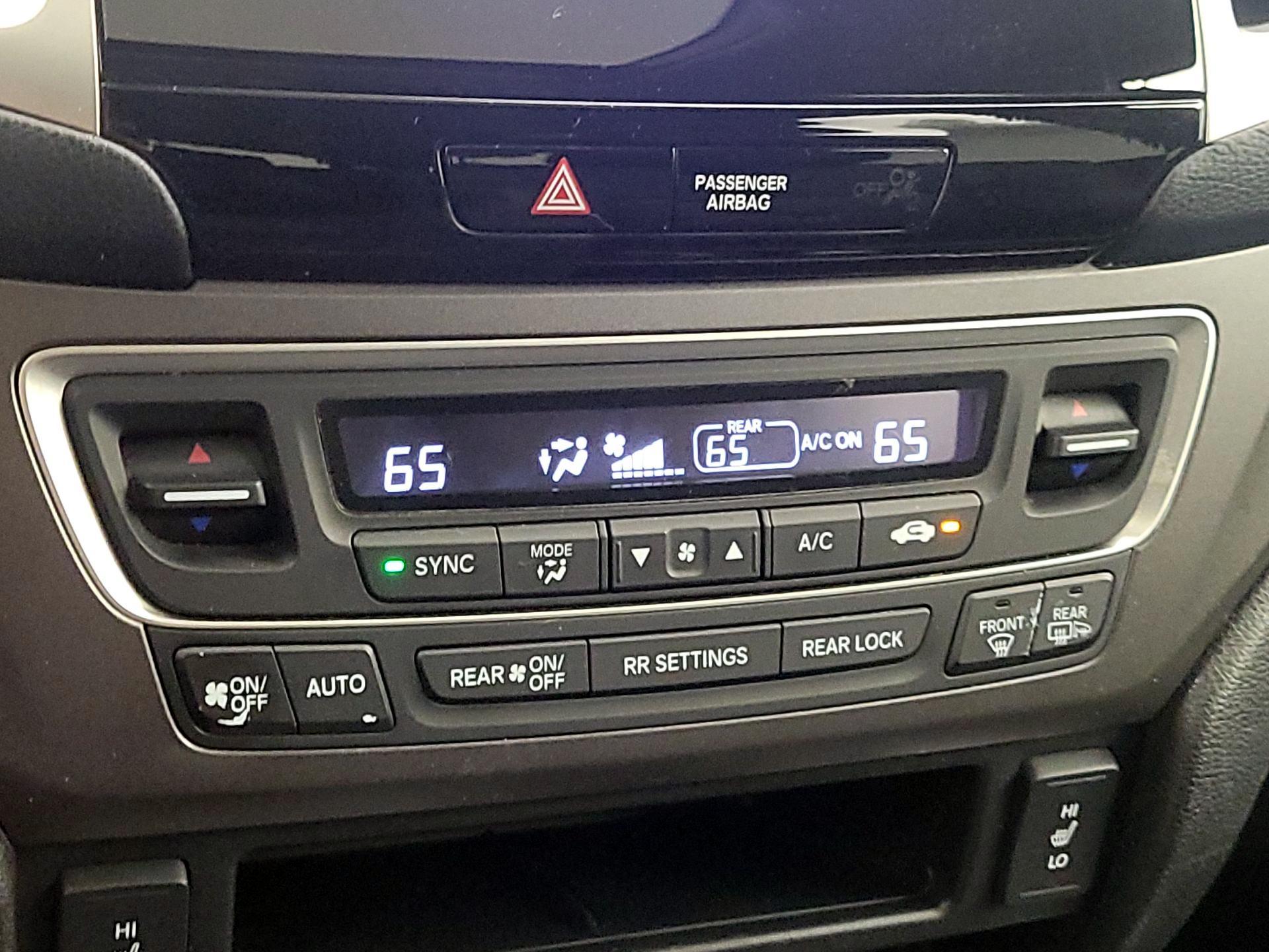 Thumbnail: 2018 Honda Pilot - 17