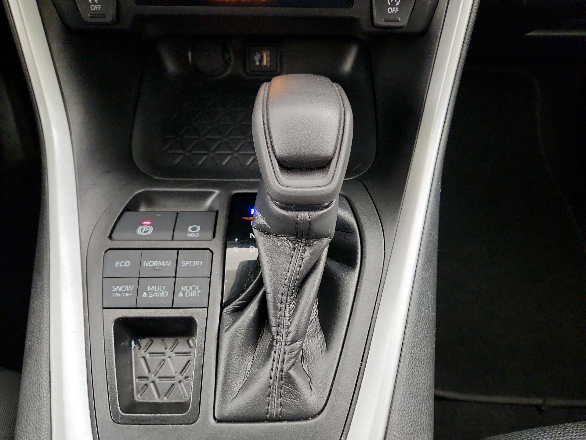 Thumbnail: 2023 Toyota RAV4 - 17