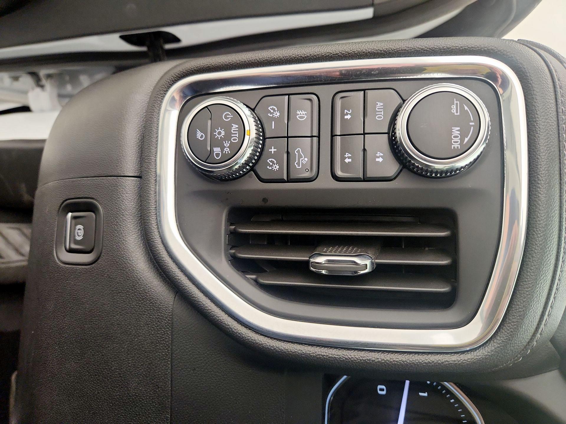 Thumbnail: 2023 GMC Sierra 3500 - 13