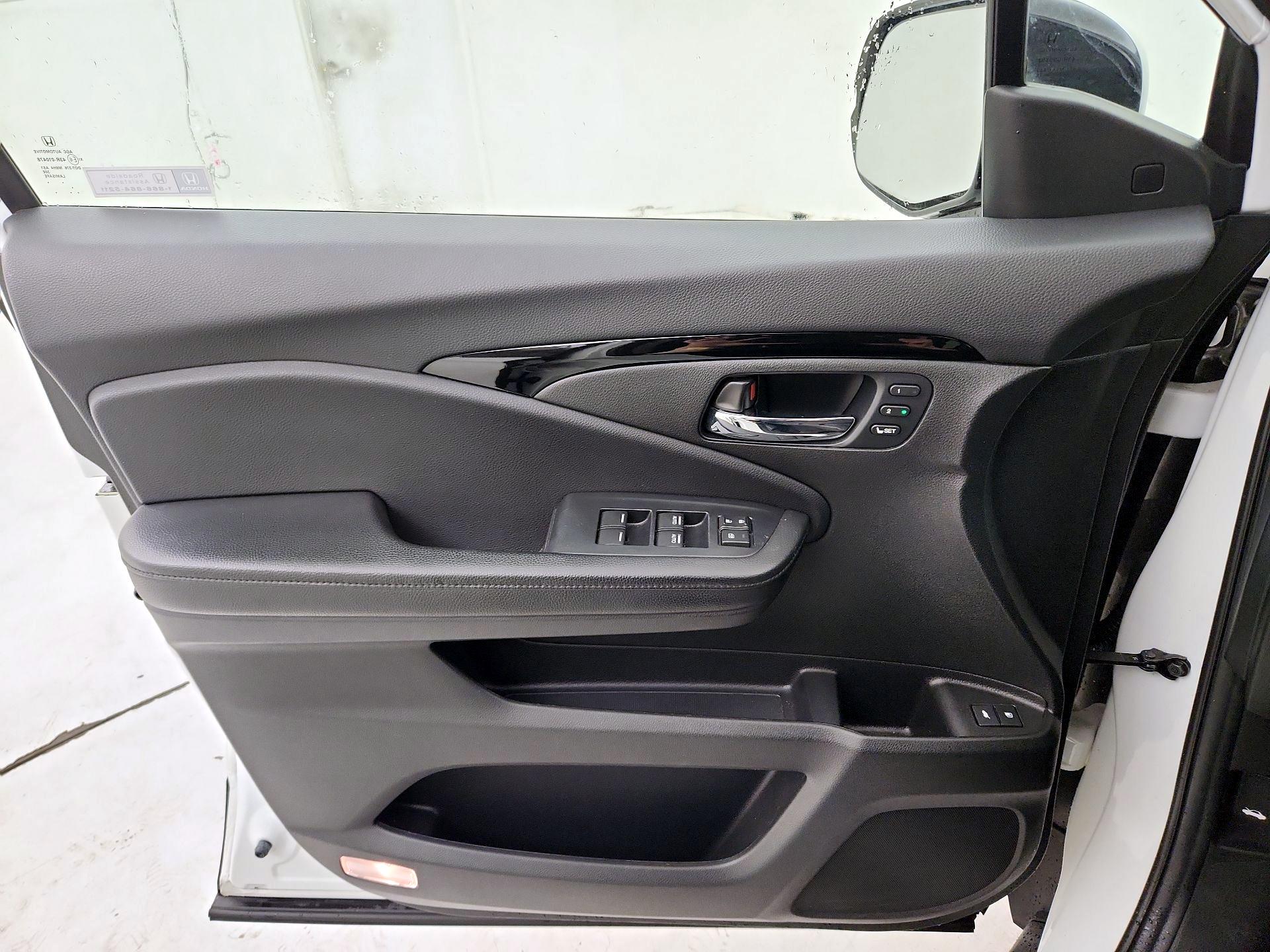 Thumbnail: 2020 Honda Pilot - 12