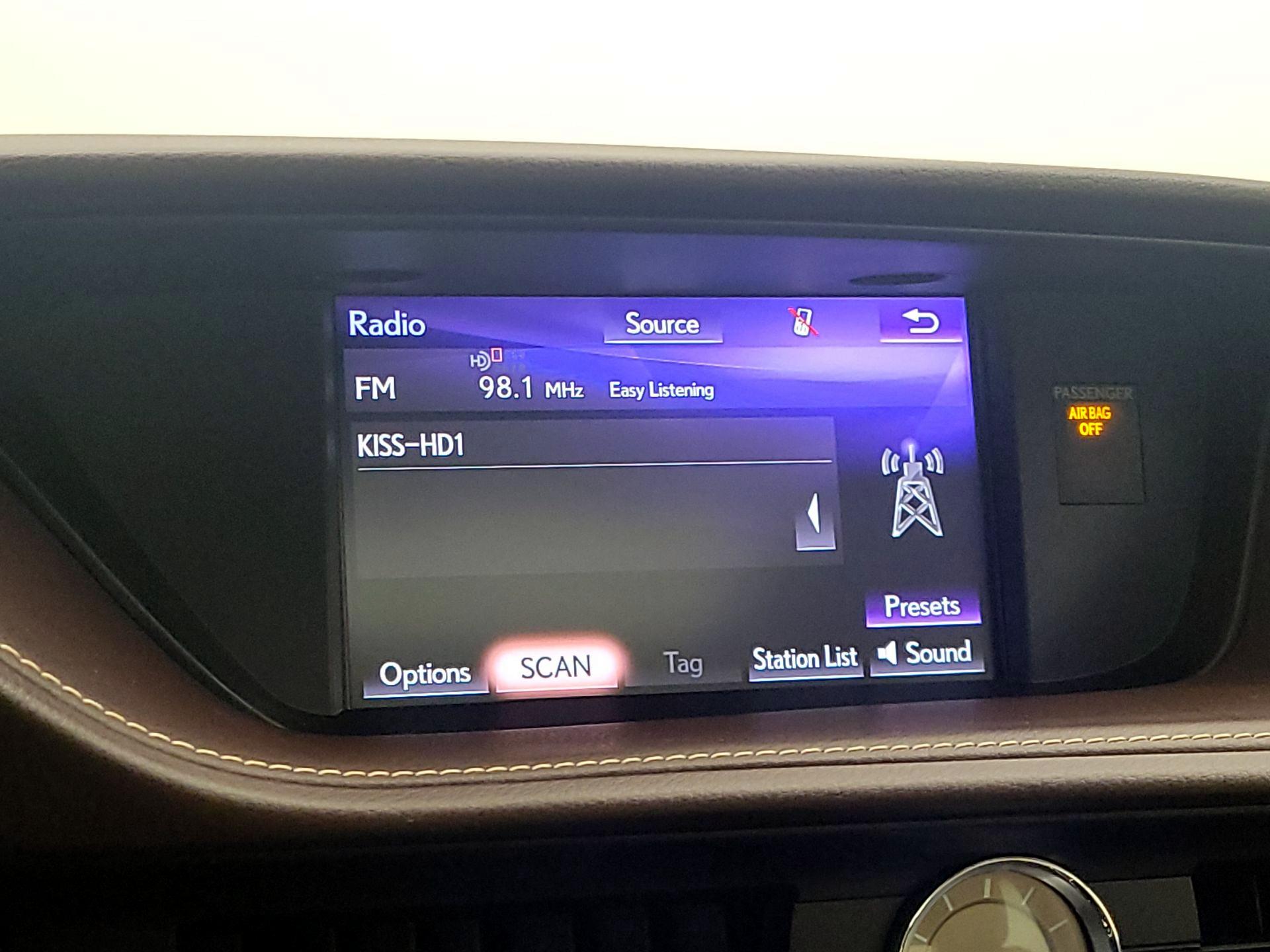 Thumbnail: 2017 Lexus ES - 16