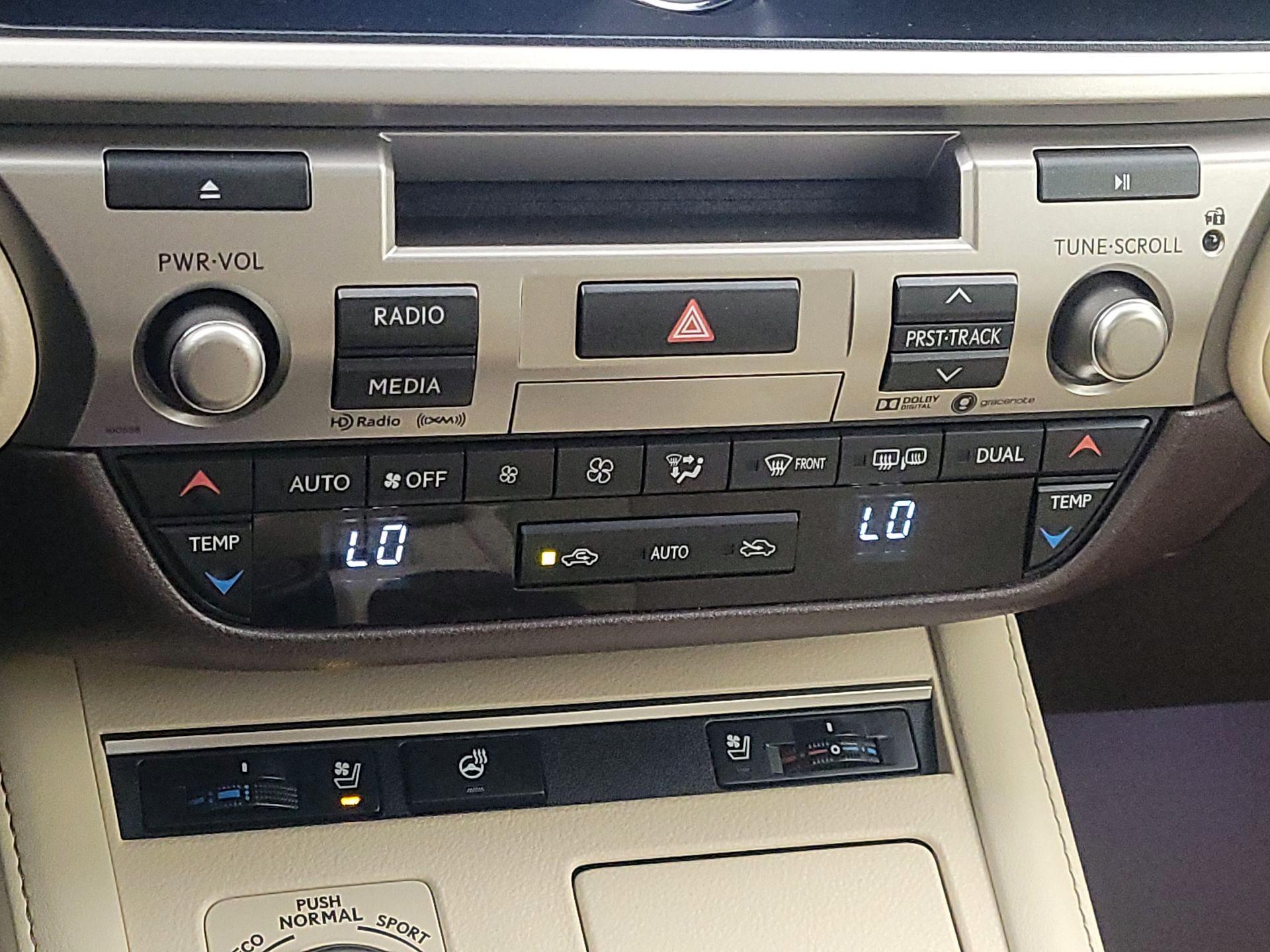 Thumbnail: 2017 Lexus ES - 17