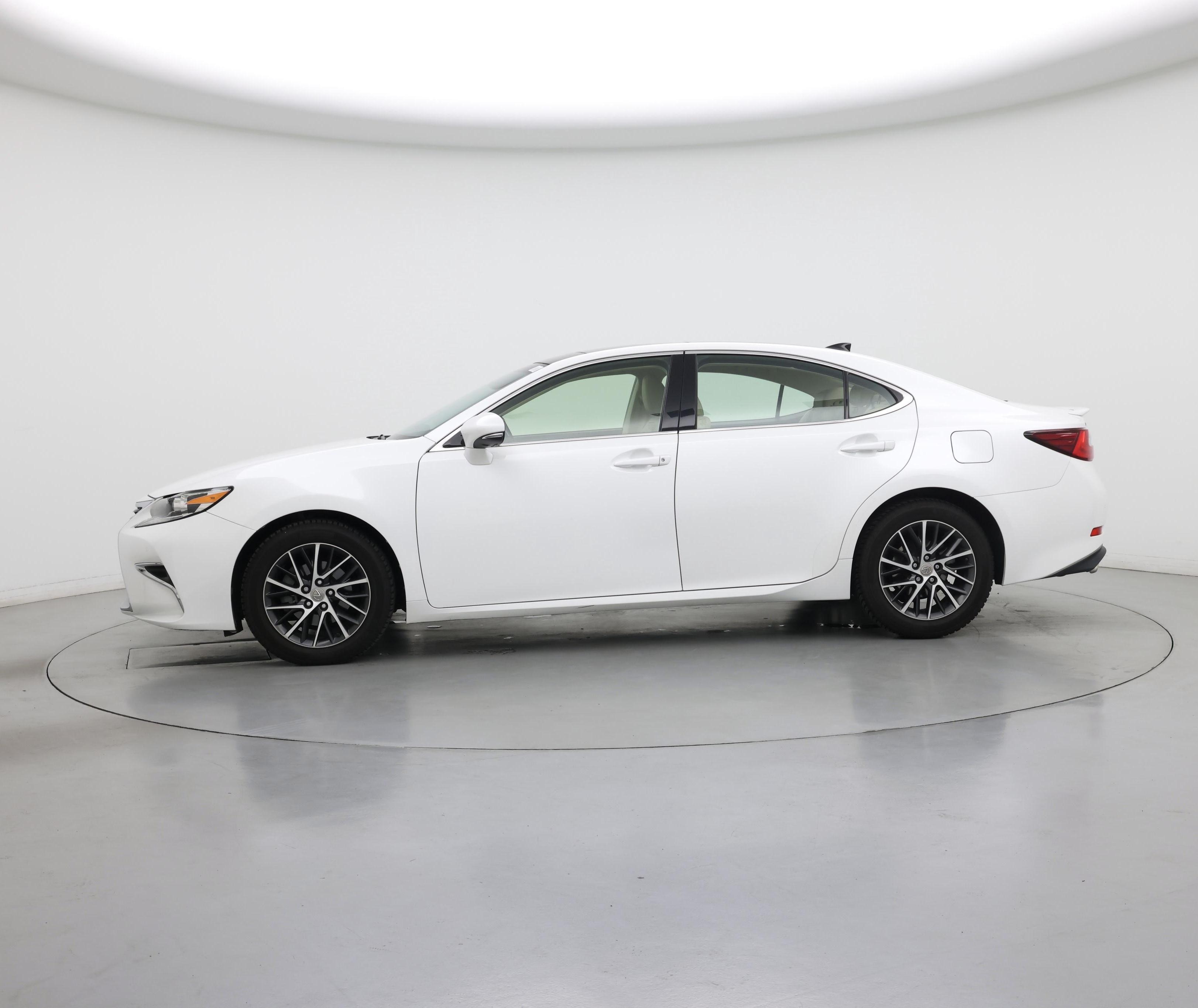 Thumbnail: 2017 Lexus ES - 3