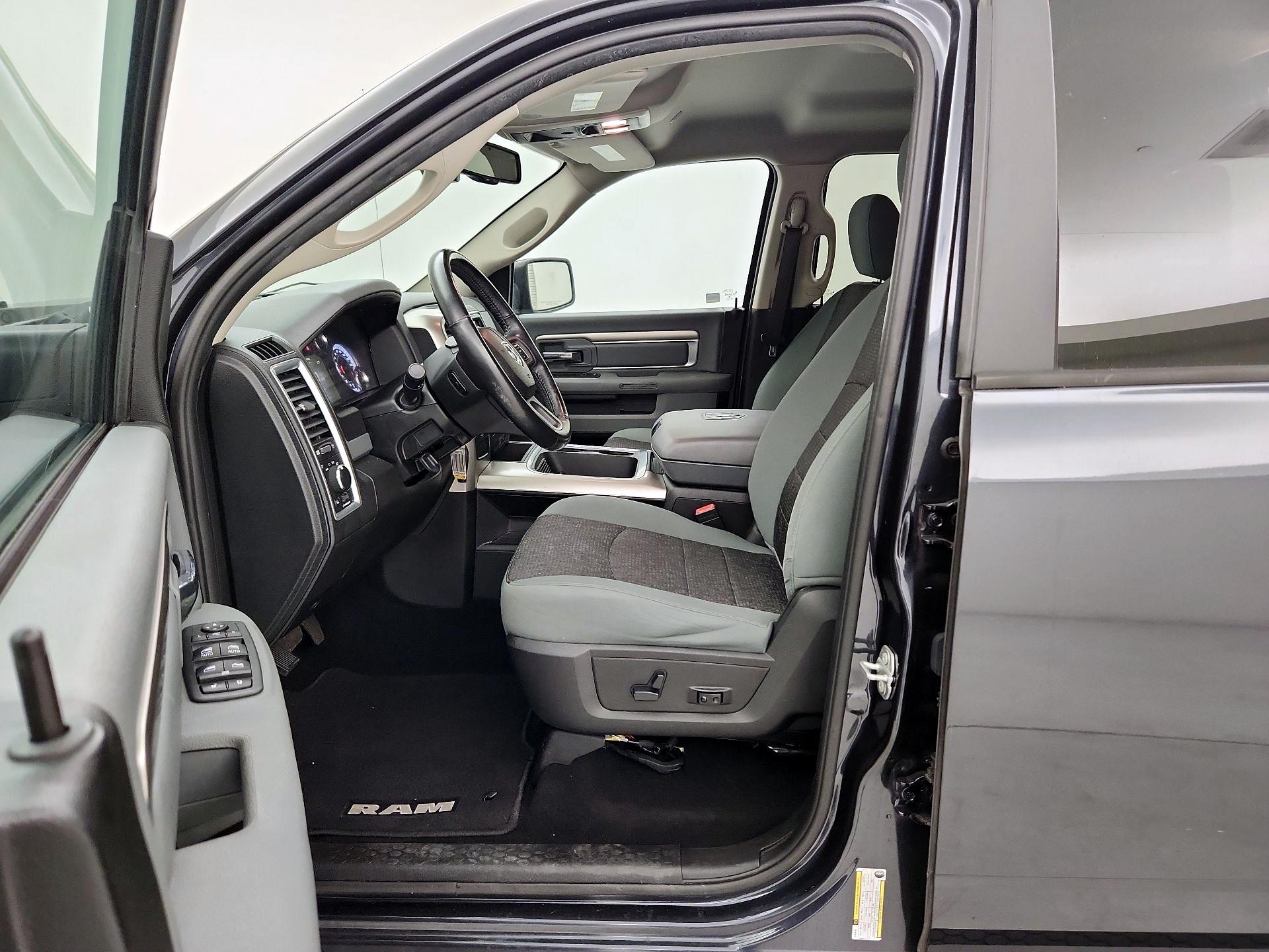 Thumbnail: 2020 RAM 1500 Classic - 11