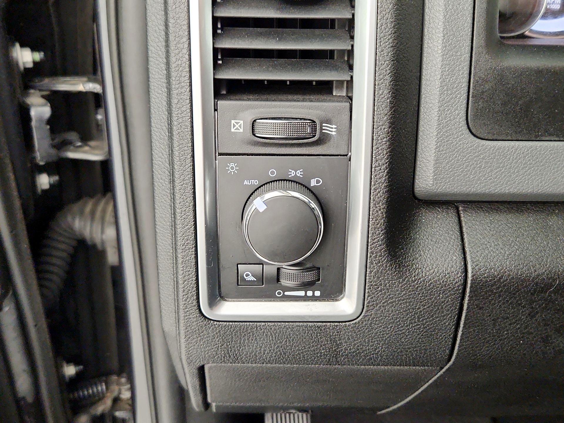 Thumbnail: 2020 RAM 1500 Classic - 13