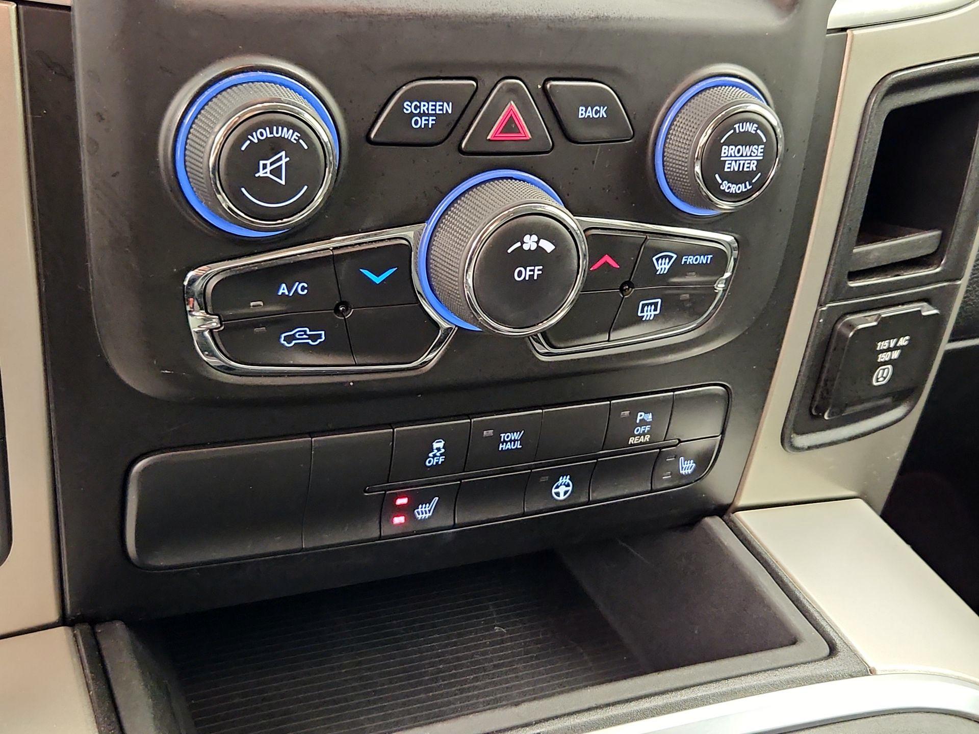 Thumbnail: 2020 RAM 1500 Classic - 17