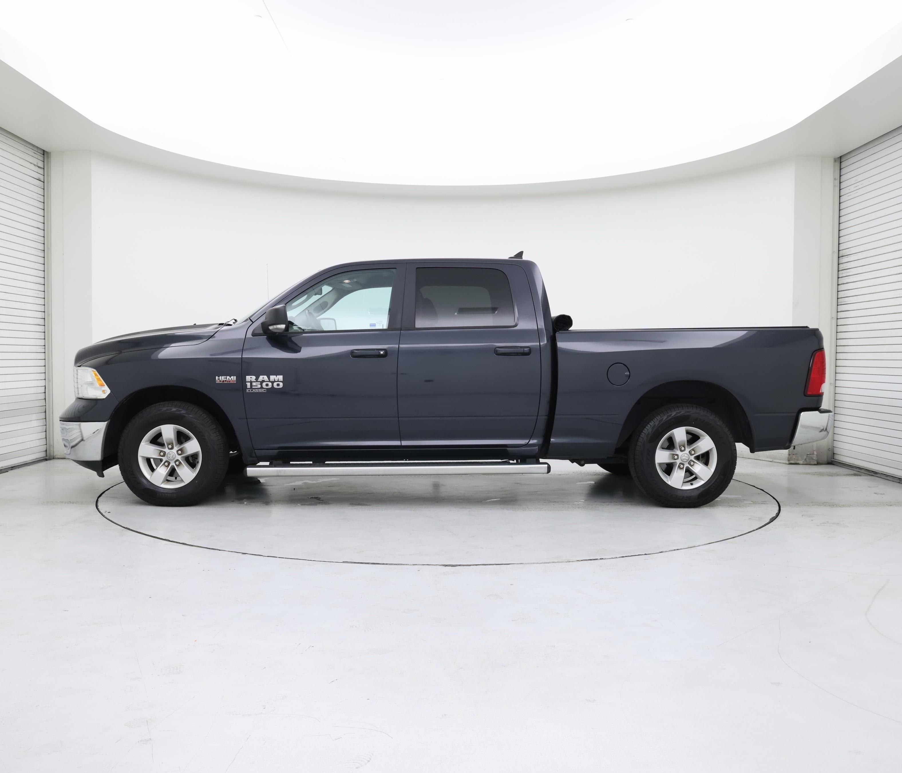 Thumbnail: 2020 RAM 1500 Classic - 3