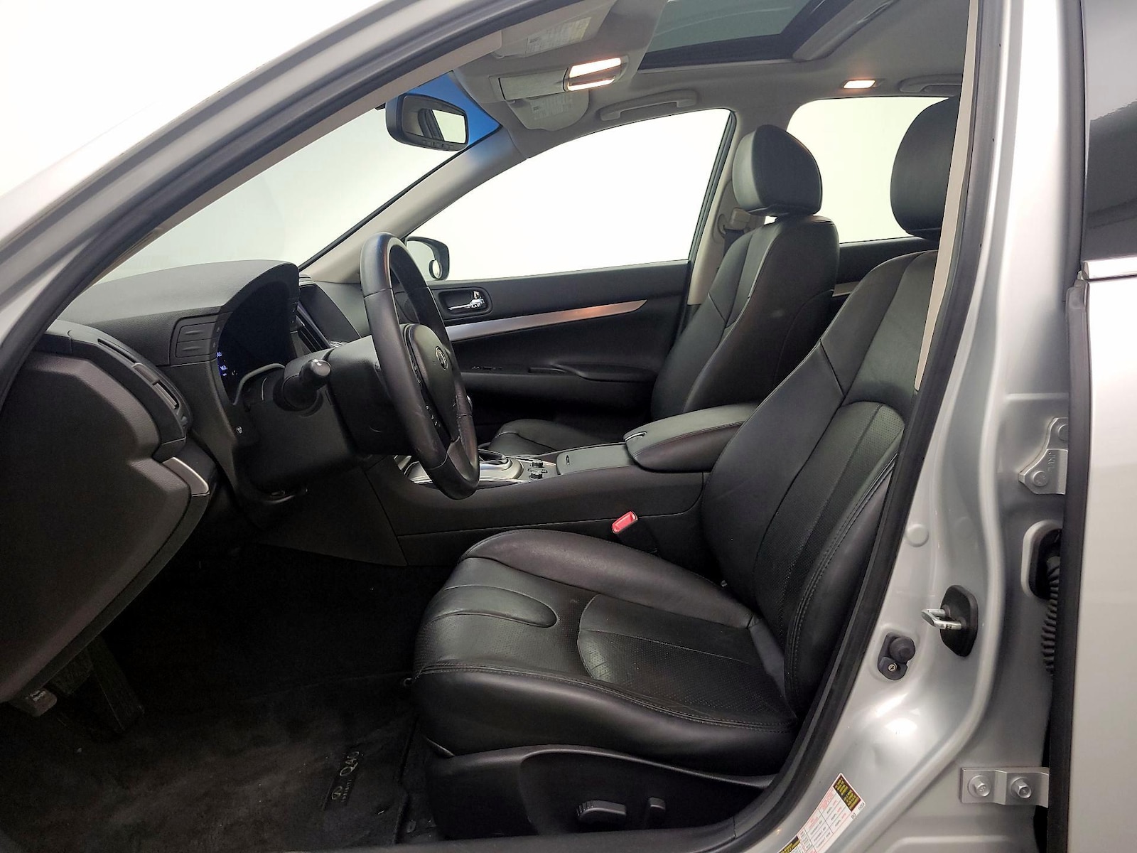2015 INFINITI Q40 Base - Photo 12