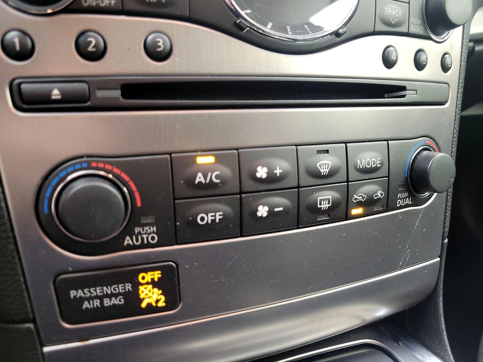 2015 INFINITI Q40 Base - Photo 17