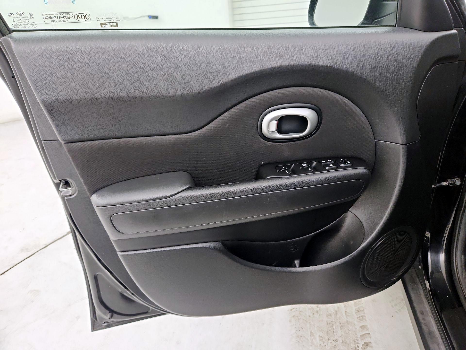 Thumbnail: 2016 Kia Soul - 12