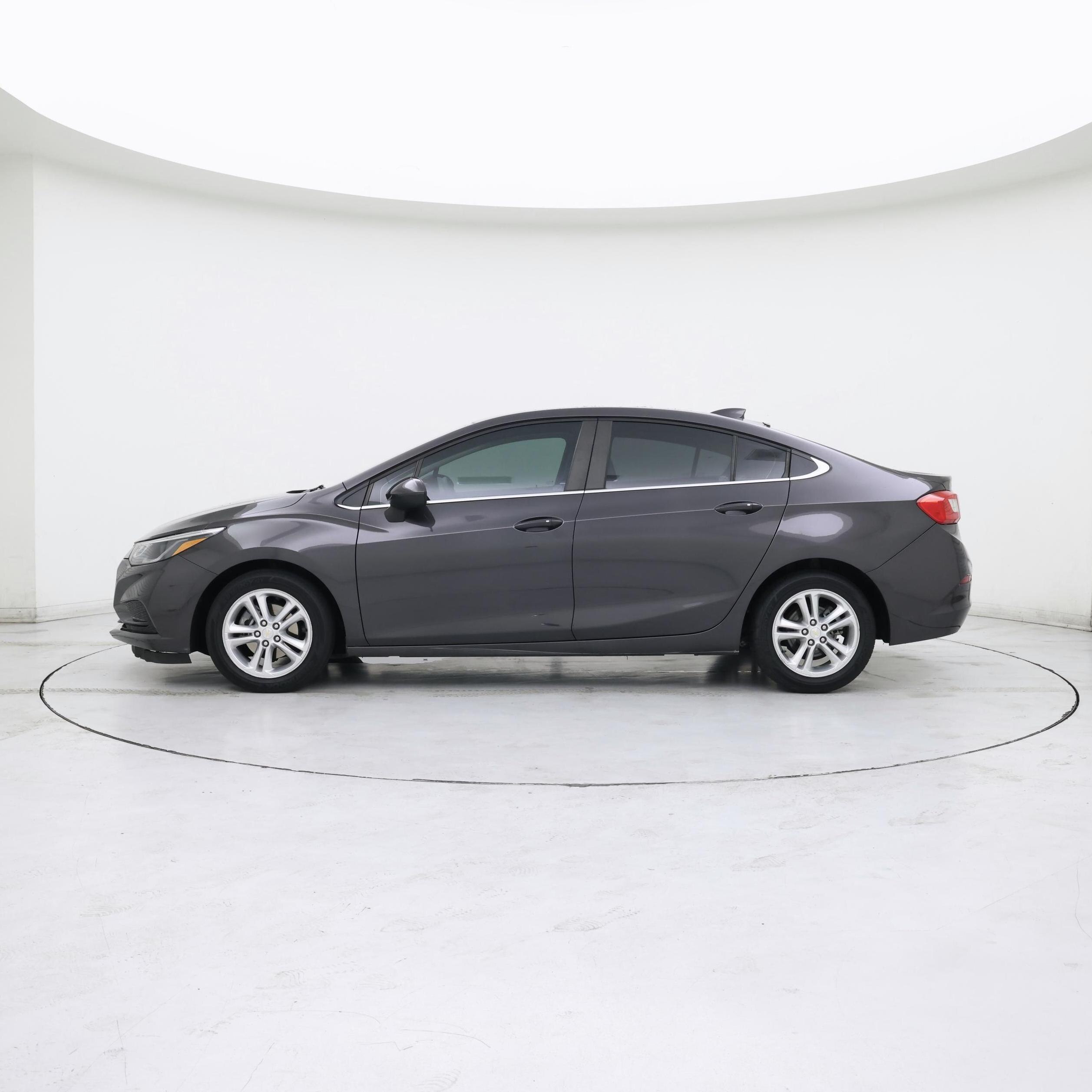 Thumbnail: 2017 Chevrolet Cruze - 3