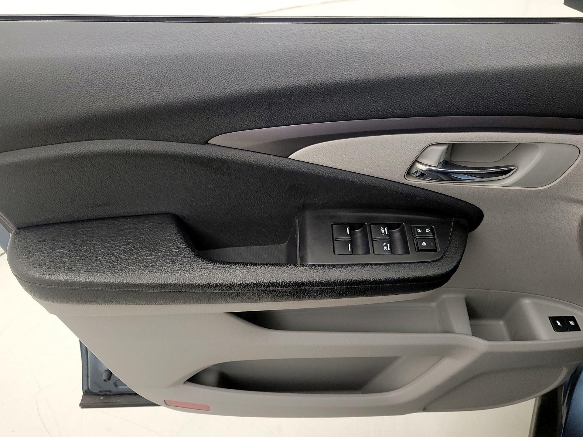 Thumbnail: 2016 Honda Pilot - 12