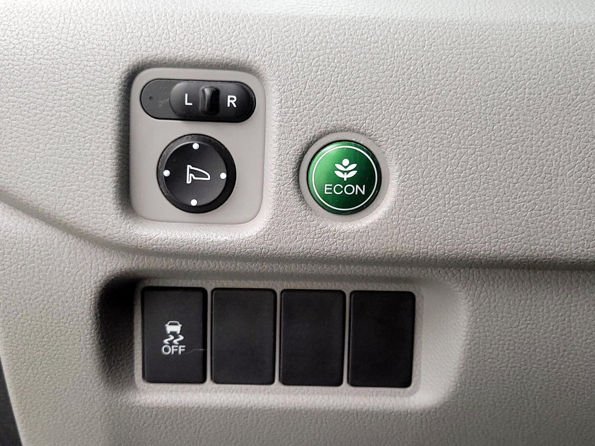 Thumbnail: 2016 Honda Pilot - 13