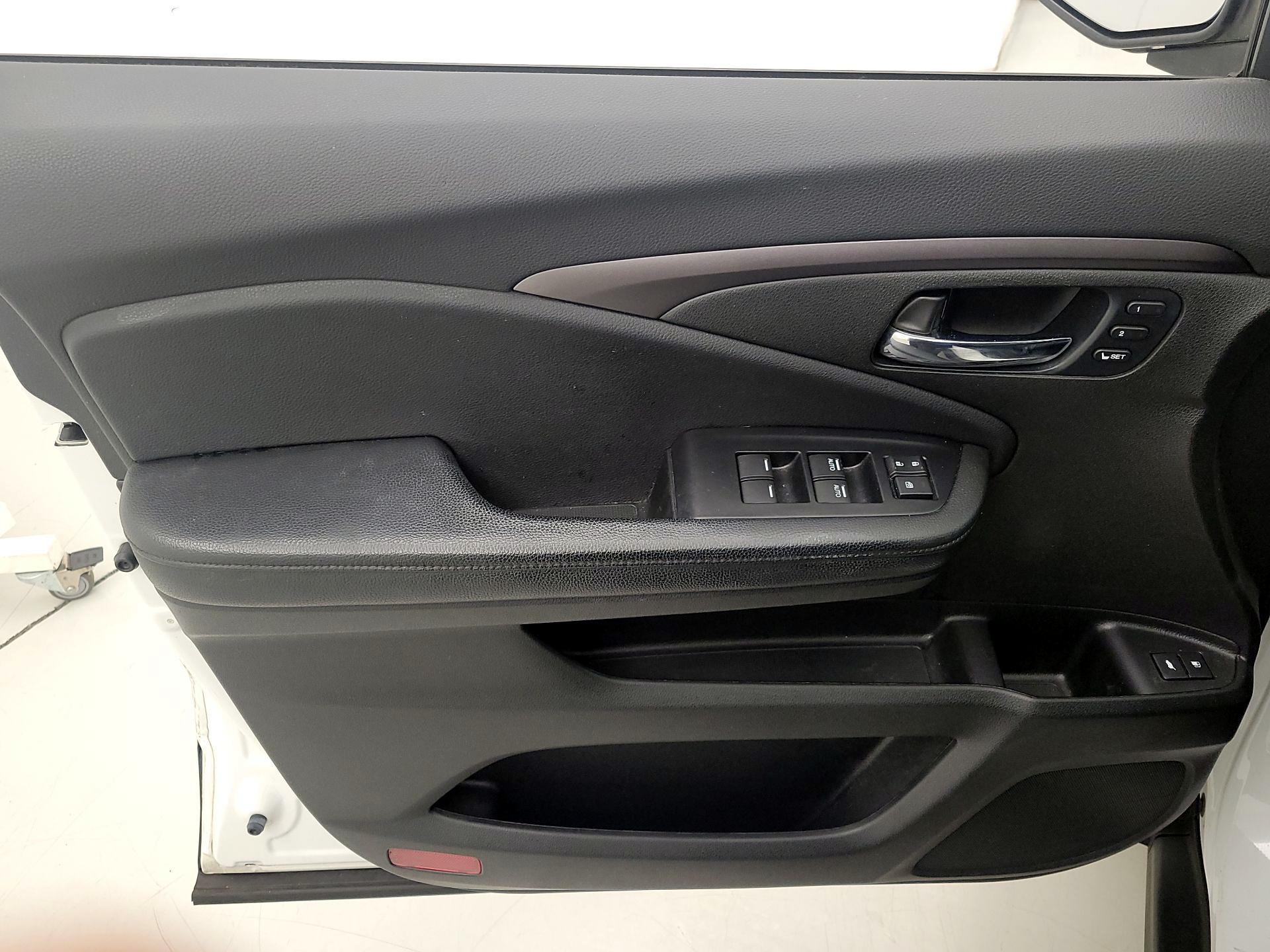 Thumbnail: 2020 Honda Pilot - 12