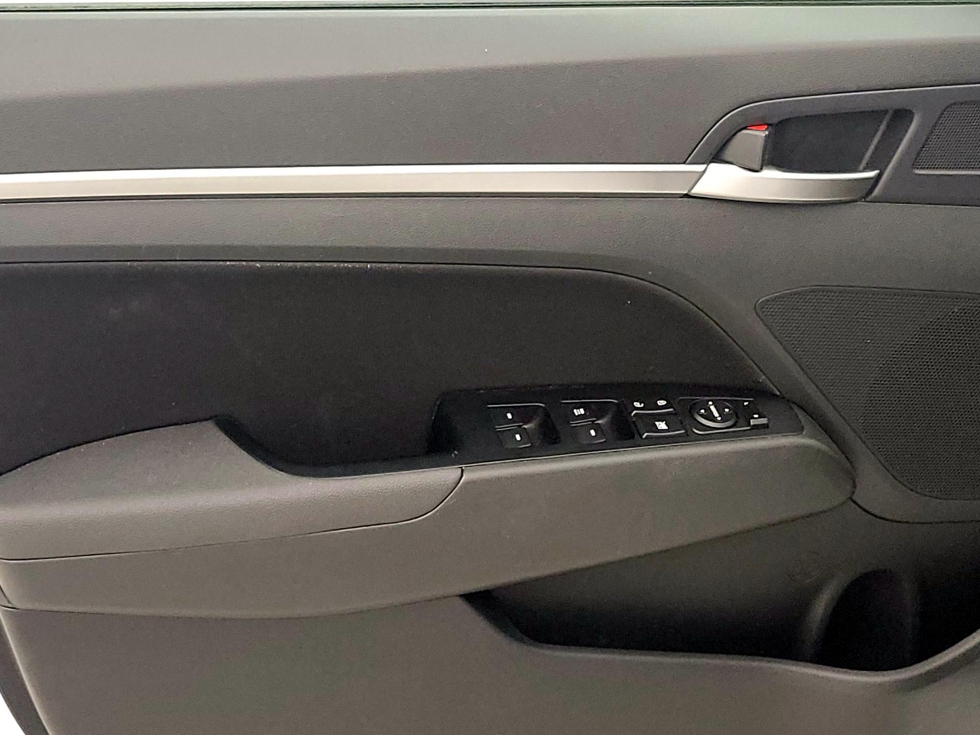 Thumbnail: 2020 Hyundai Elantra - 12